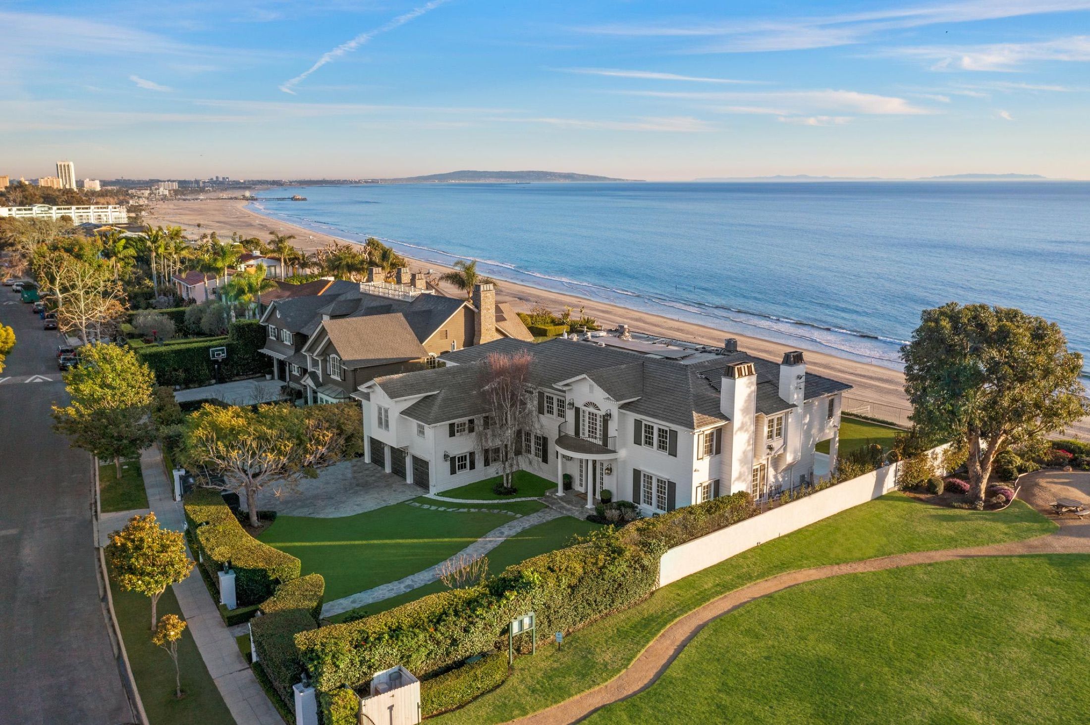 15000 Corona Del Mar, Pacific Palisades, photograph 1 of the Carolwood Estates listing