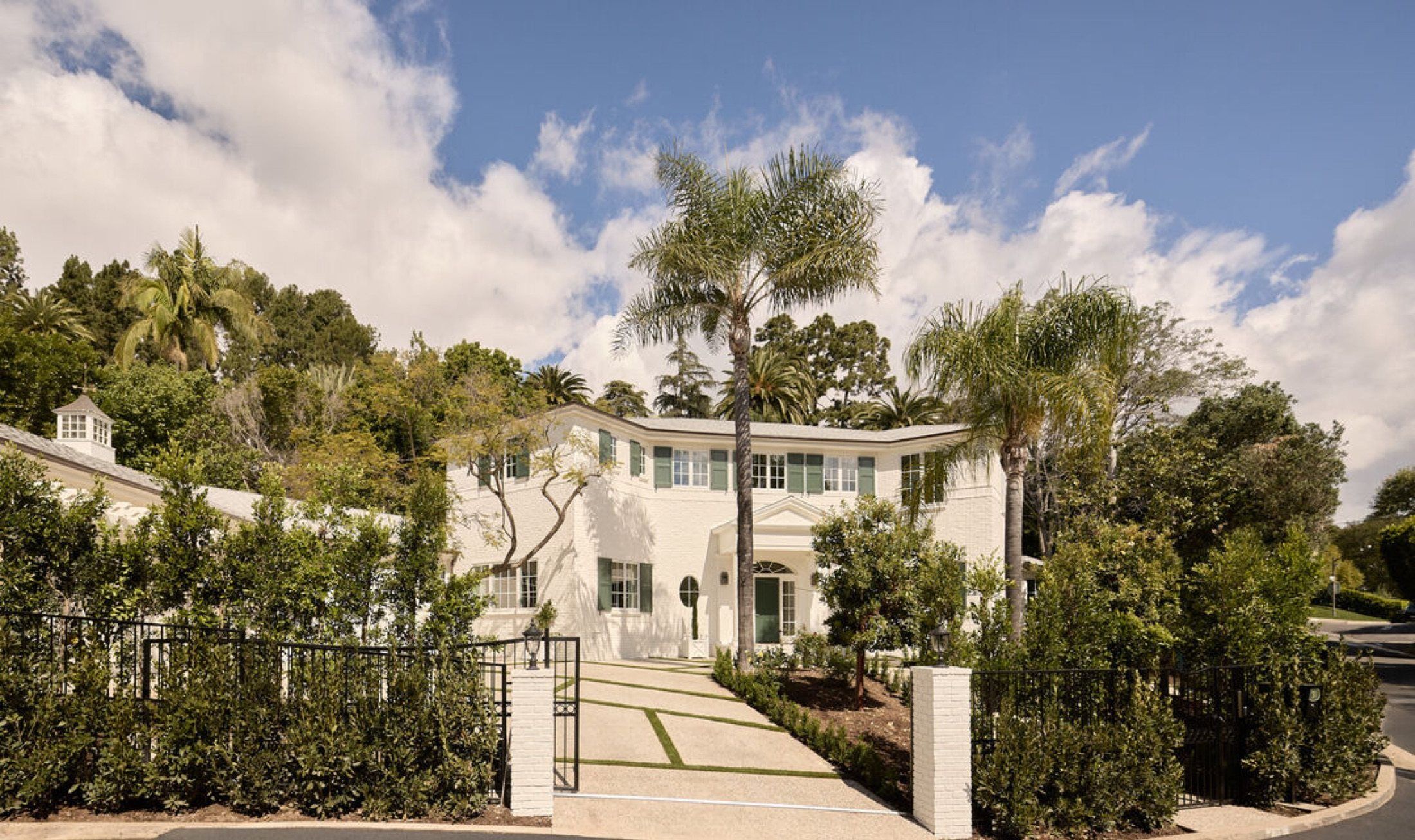 31 Oakmont Dr, Los Angeles, photograph 1 of the Carolwood Estates listing