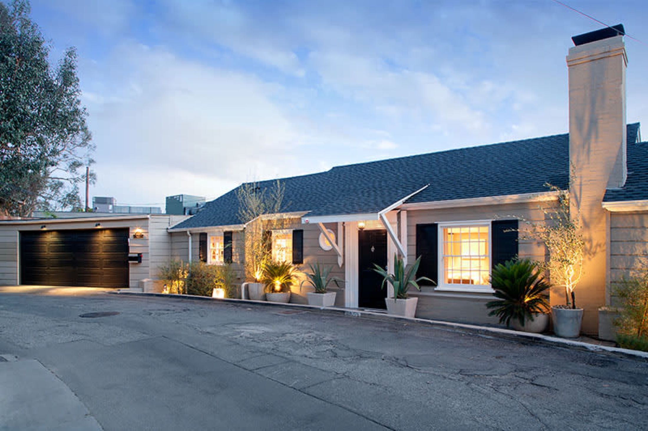 8430 Franklin Ave, West Los Angeles, photograph 1 of the Carolwood Estates listing