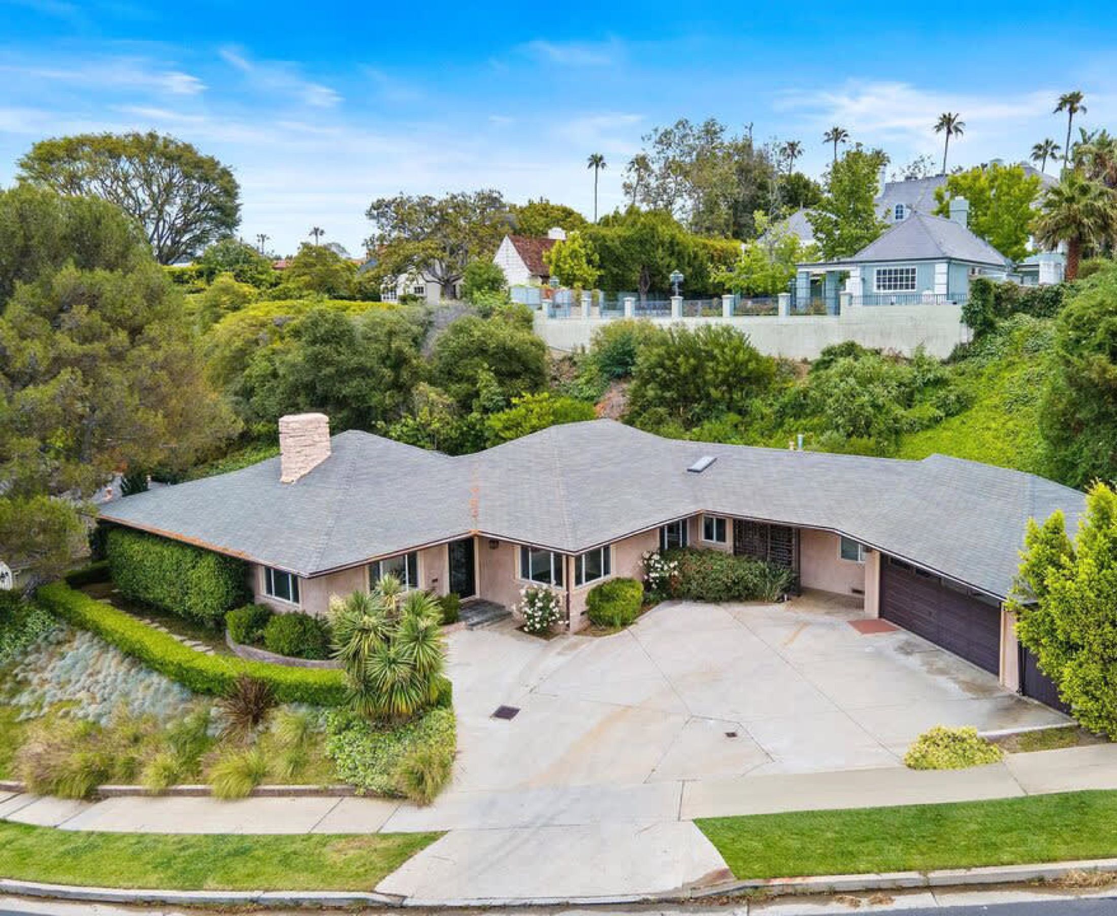 1300 Allenford Ave, Brentwood, photograph 1 of the Carolwood Estates listing
