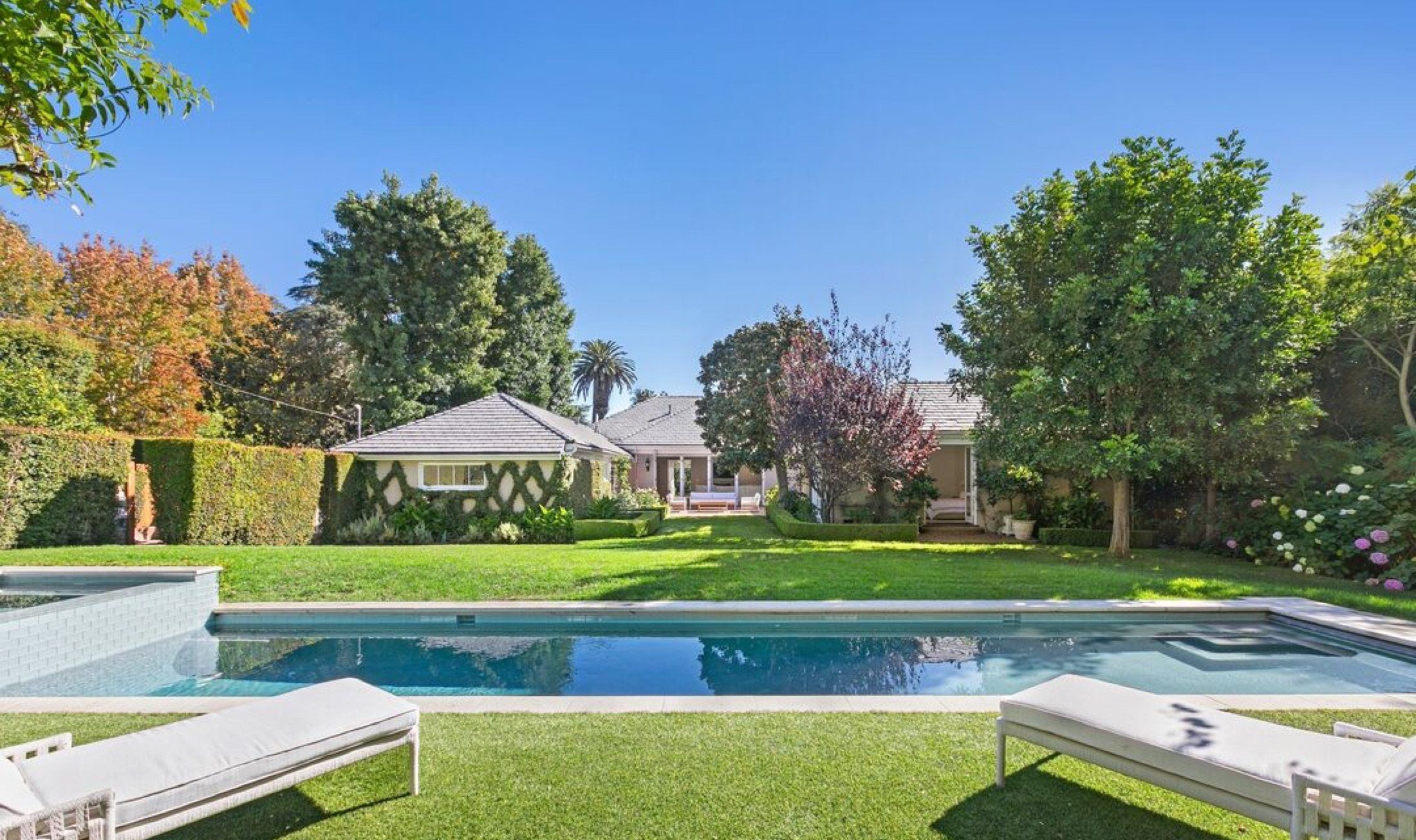 201 S Bristol Ave, Los Angeles, photograph 1 of the Carolwood Estates listing