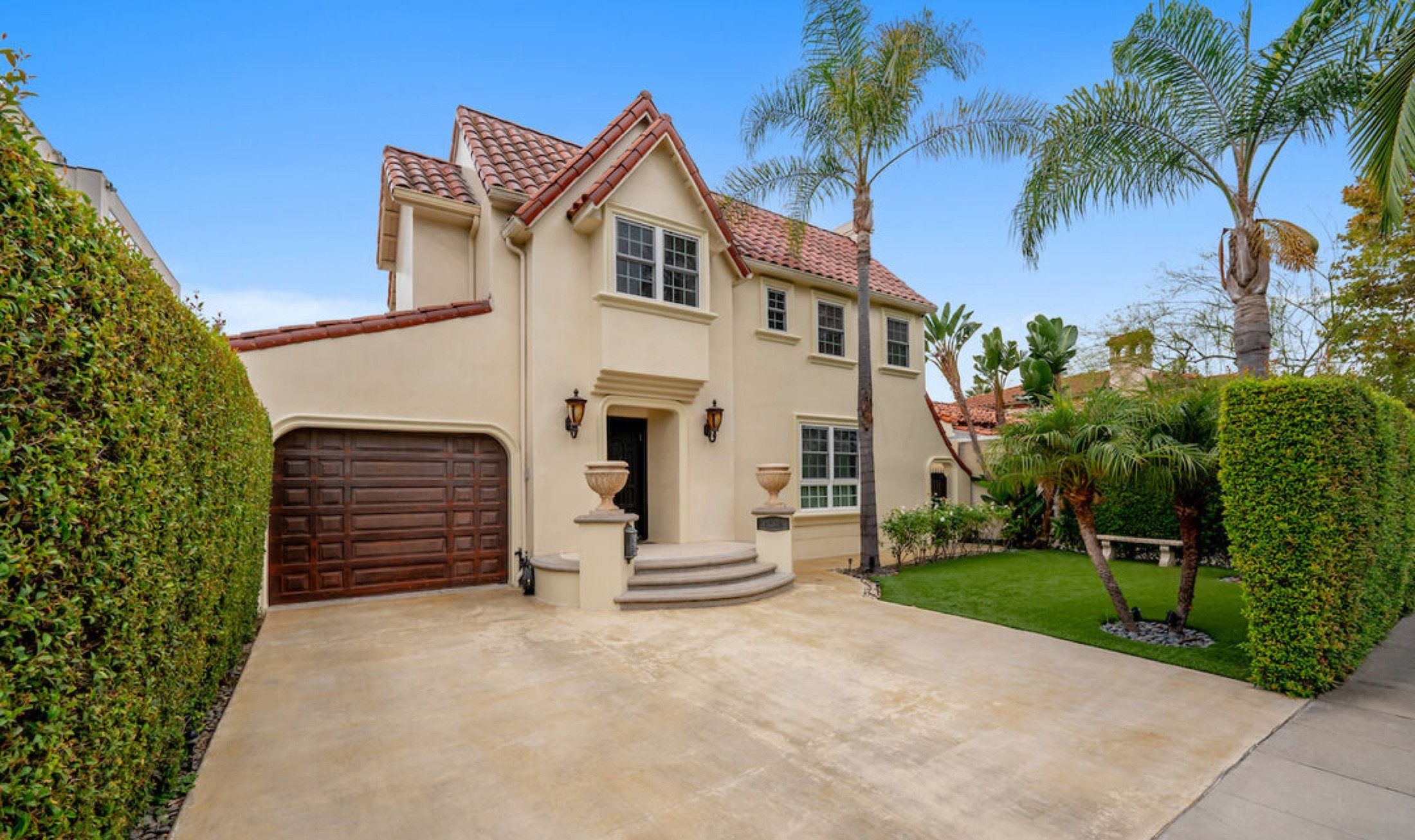 6138 Maryland Dr, Los Angeles, photograph 1 of the Carolwood Estates listing