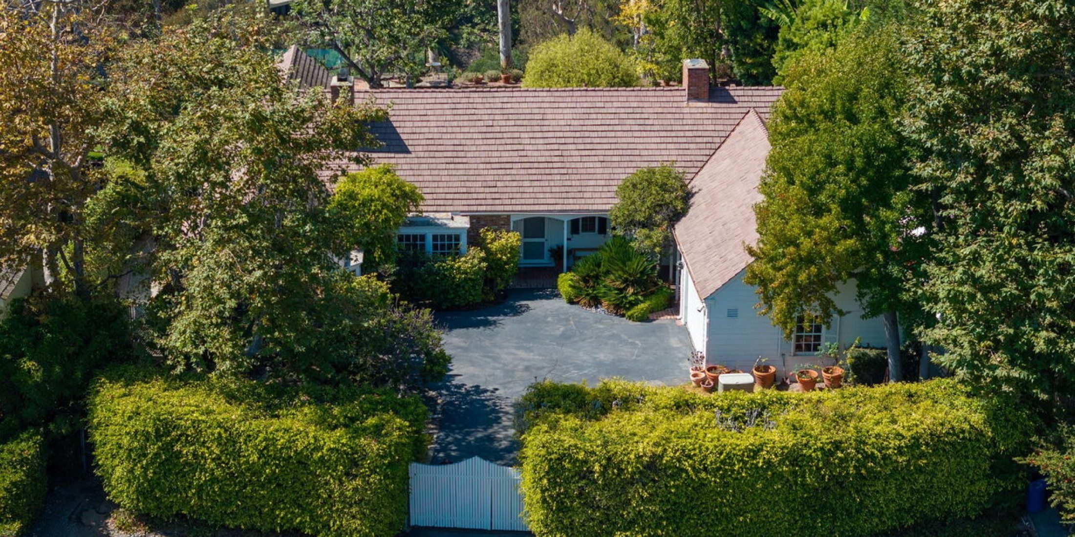 765 Amalfi Dr, Pacific Palisades, photograph 1 of the Carolwood Estates listing