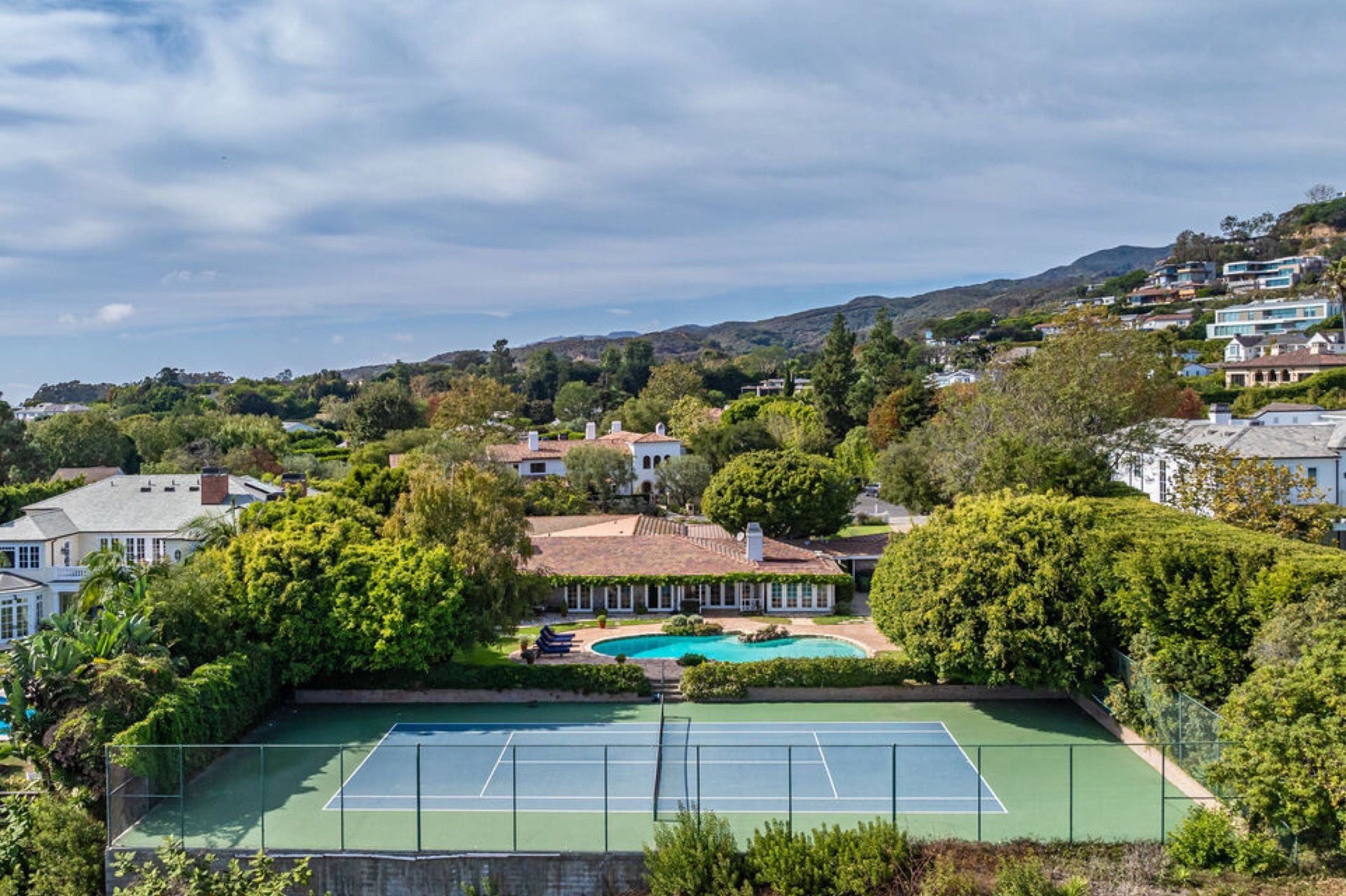 1580 San Remo Dr, Pacific Palisades, photograph 1 of the Carolwood Estates listing