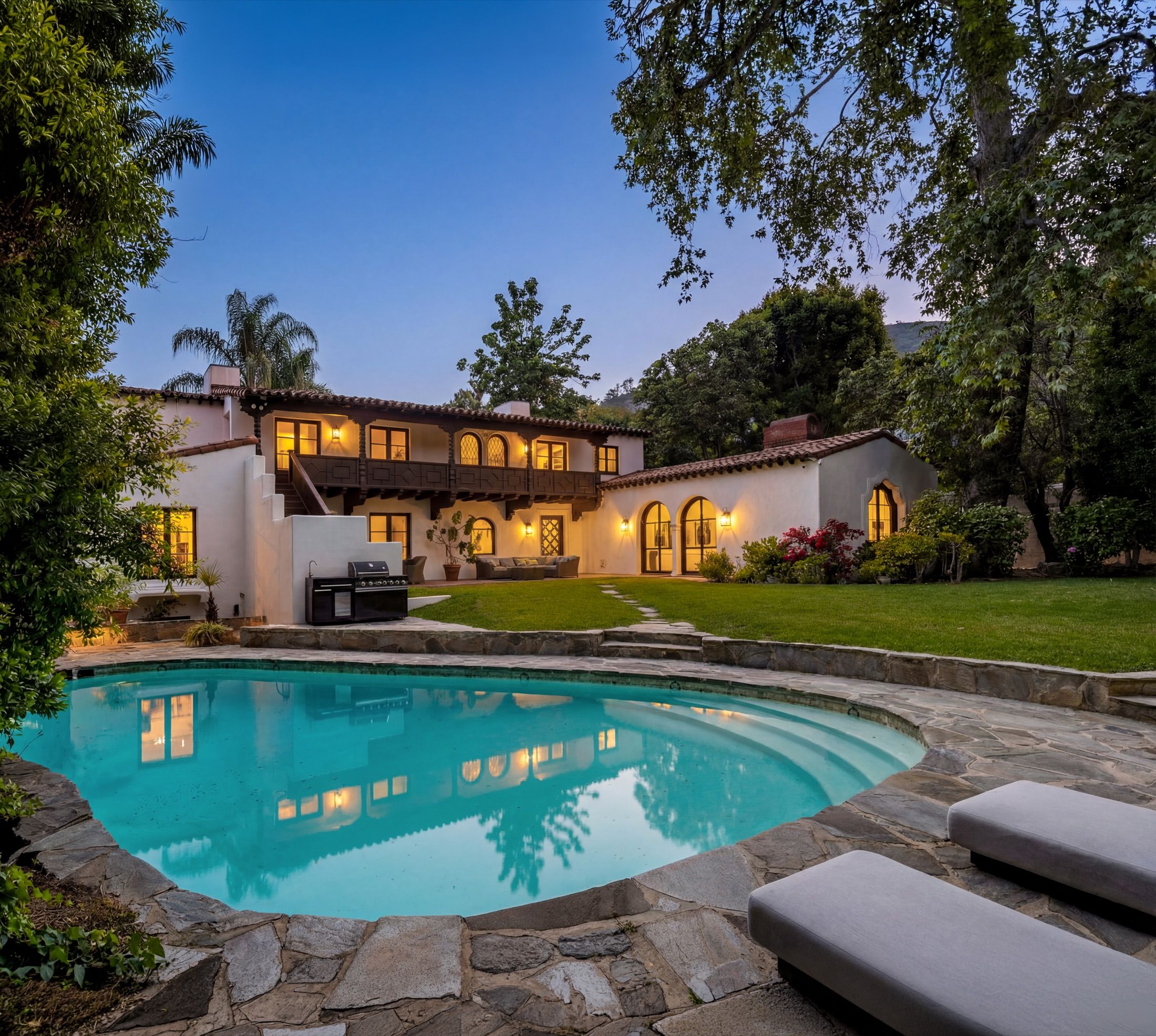 1851 Outpost Dr, Los Angeles, photograph 1 of the Carolwood Estates listing
