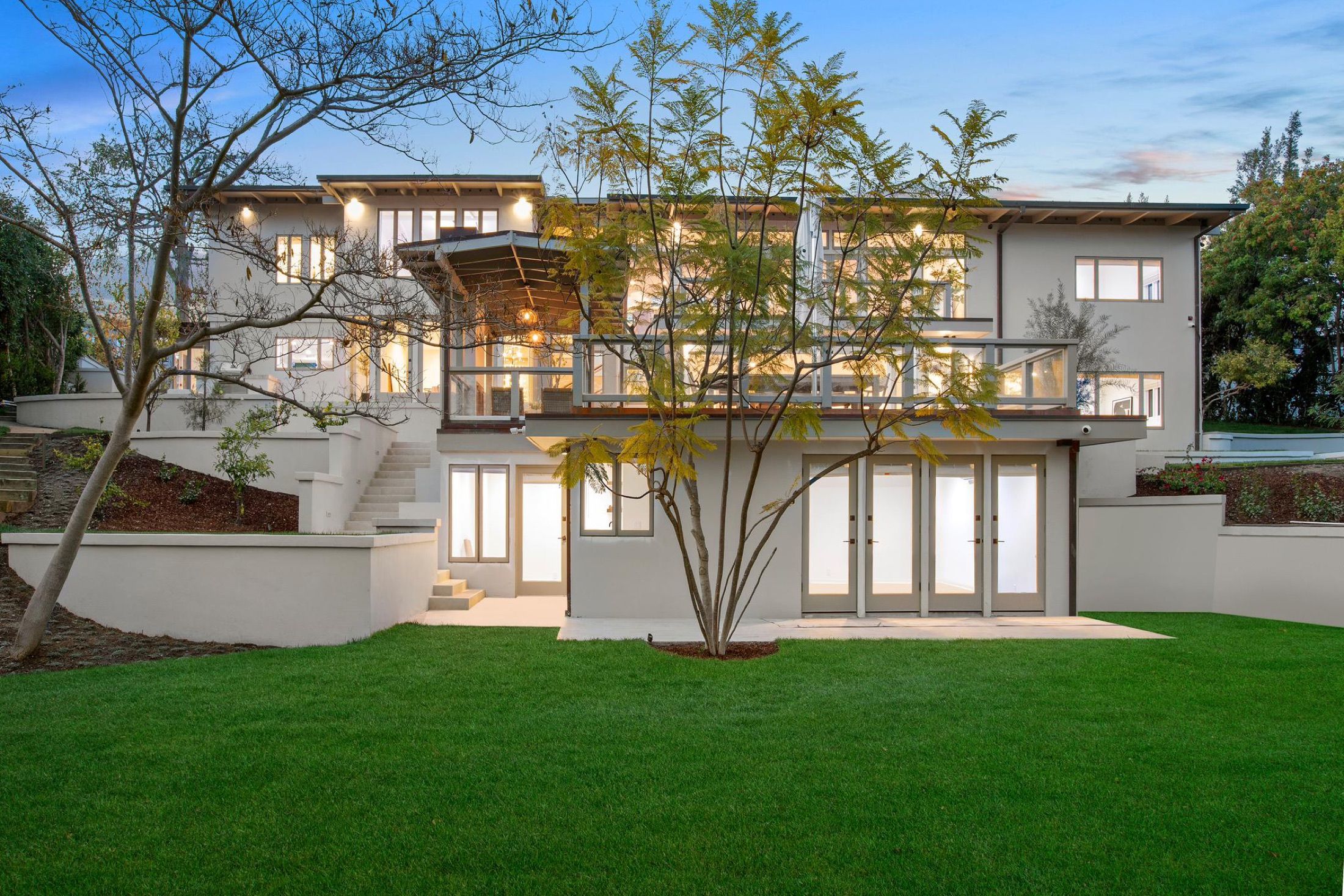 1514 Sorrento Dr, Pacific Palisades, photograph 2 of the Carolwood Estates listing