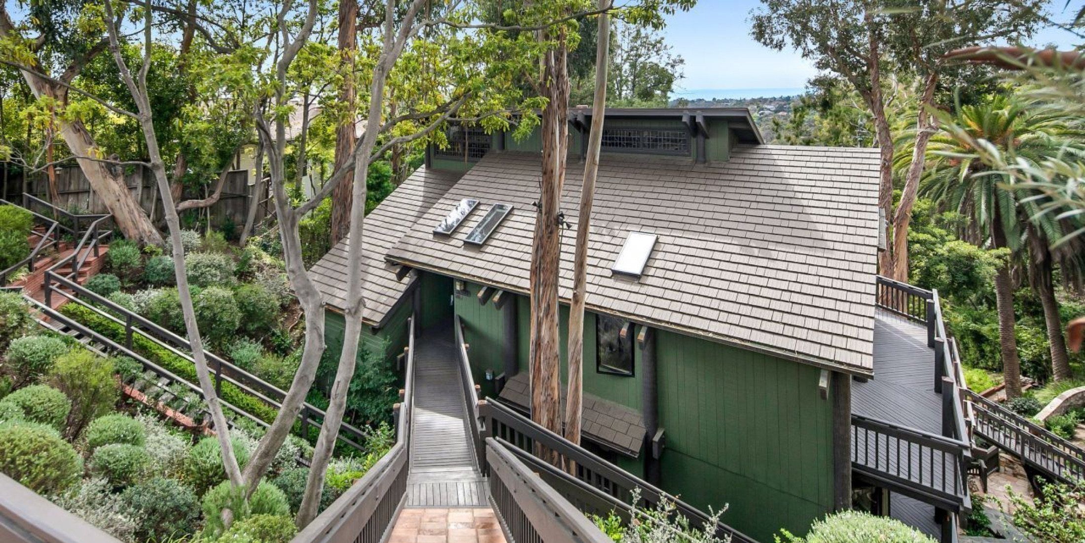 1511 Amalfi Dr, Pacific Palisades, photograph 2 of the Carolwood Estates listing