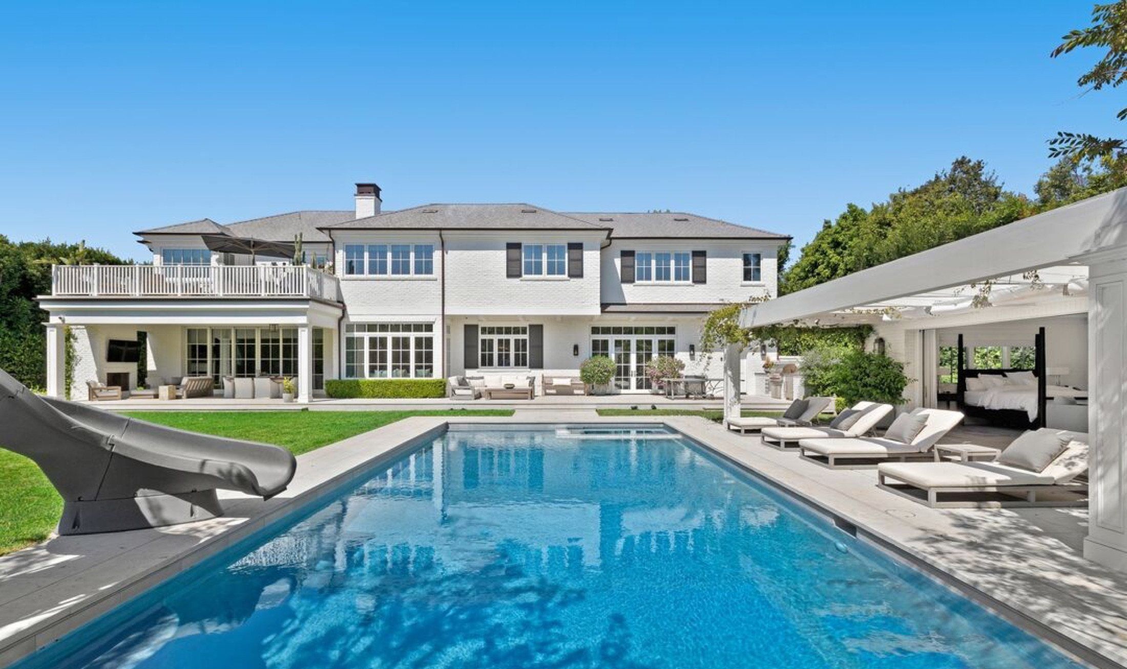 1172 Napoli Dr, Pacific Palisades, photograph 2 of the Carolwood Estates listing