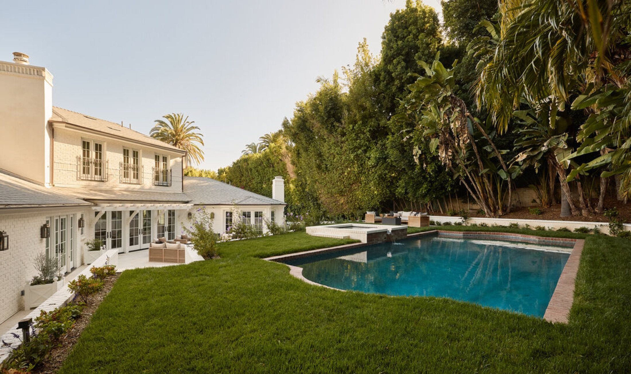 31 Oakmont Dr, Los Angeles, photograph 2 of the Carolwood Estates listing