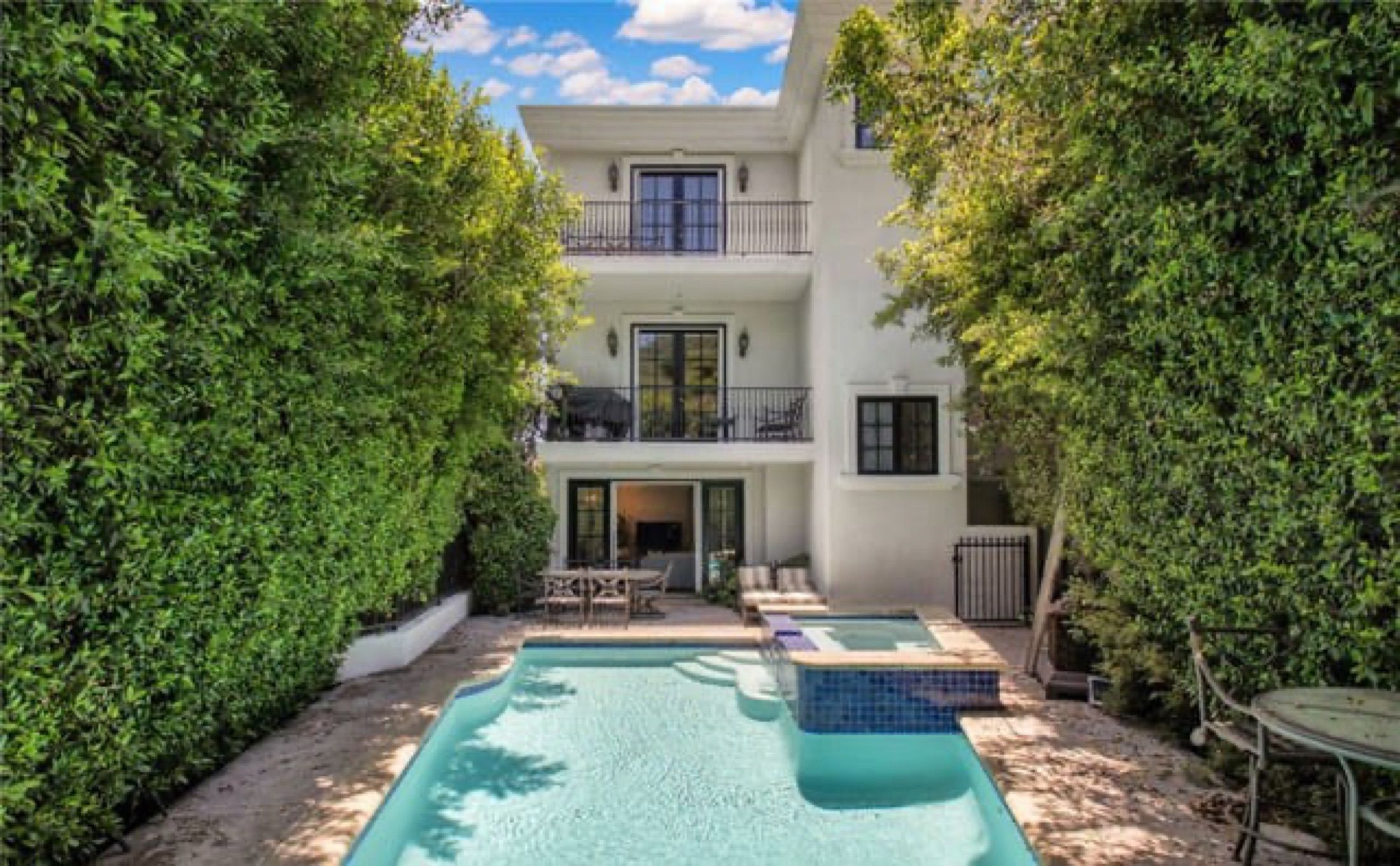 1398 N Davies Dr, Beverly Hills, photograph 2 of the Carolwood Estates listing