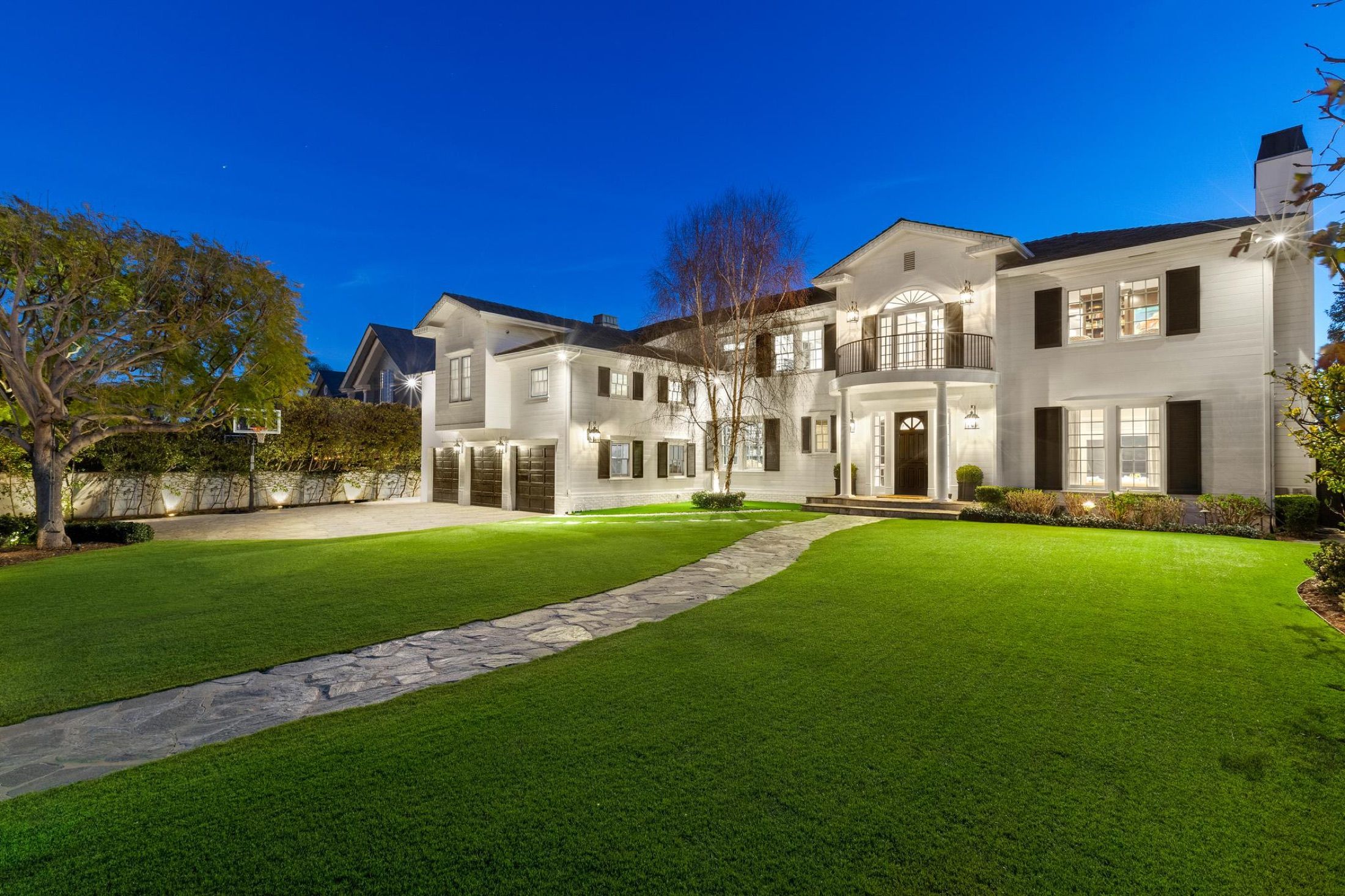 15000 Corona Del Mar, Pacific Palisades, photograph 2 of the Carolwood Estates listing