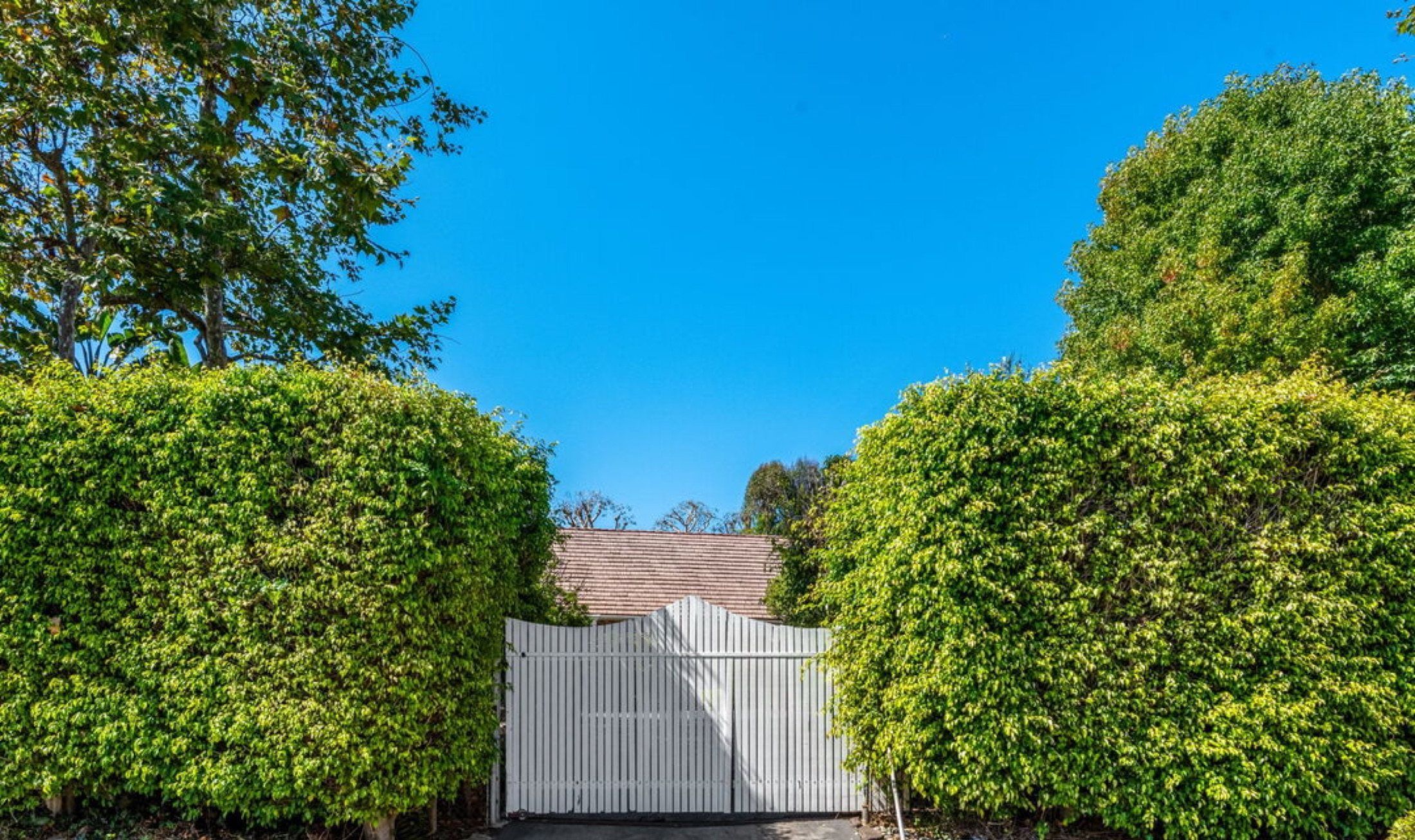765 Amalfi Dr, Pacific Palisades, photograph 2 of the Carolwood Estates listing