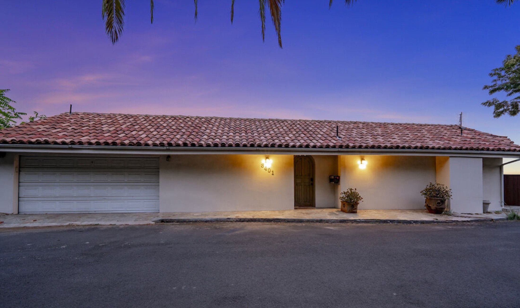 8401 Hillside Ave, Los Angeles, photograph 2 of the Carolwood Estates listing