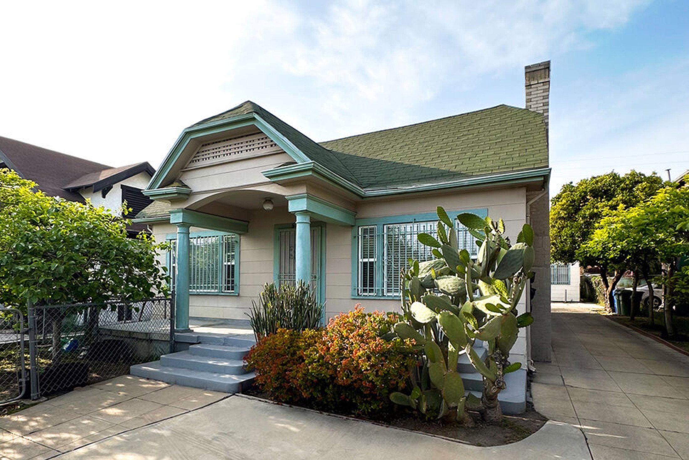 5509 Romaine St, Los Angeles, photograph 2 of the Carolwood Estates listing