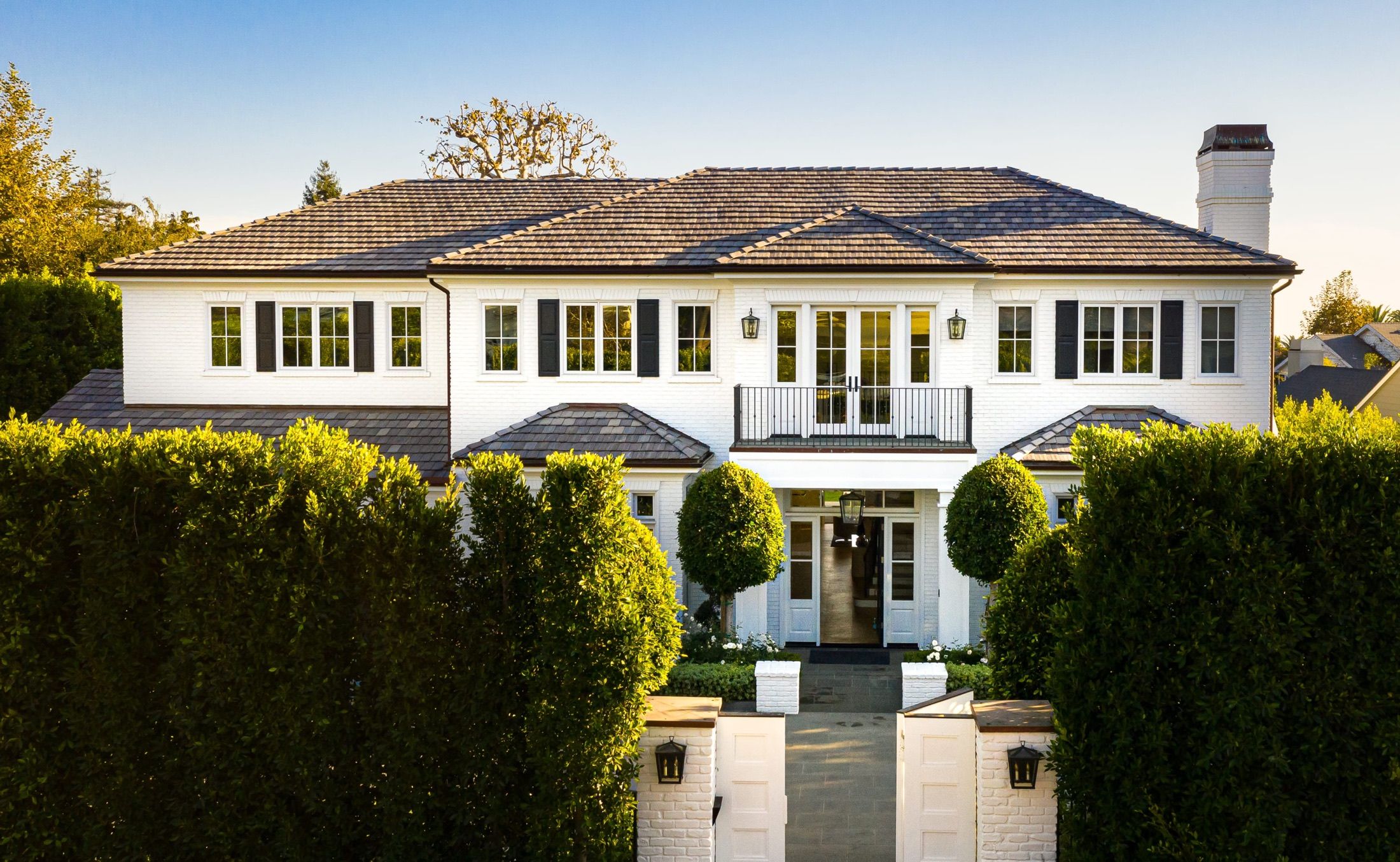 1580 Sorrento Dr, Pacific Palisades, photograph 3 of the Carolwood Estates listing
