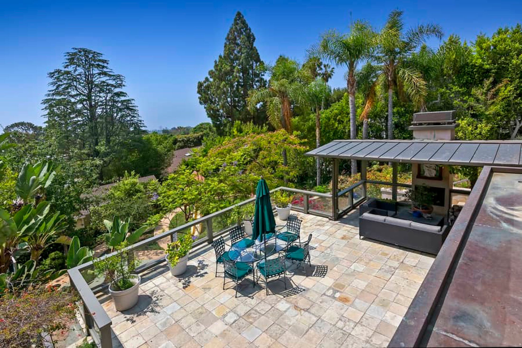 1514 Sorrento Dr, Pacific Palisades, photograph 3 of the Carolwood Estates listing
