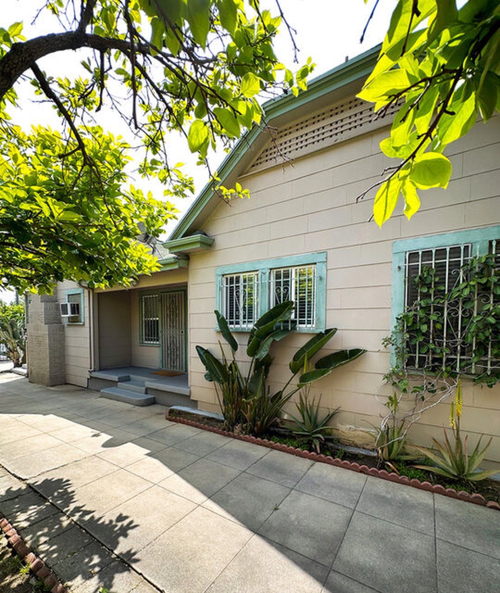5509 Romaine St, Los Angeles, photograph 3 of the Carolwood Estates listing