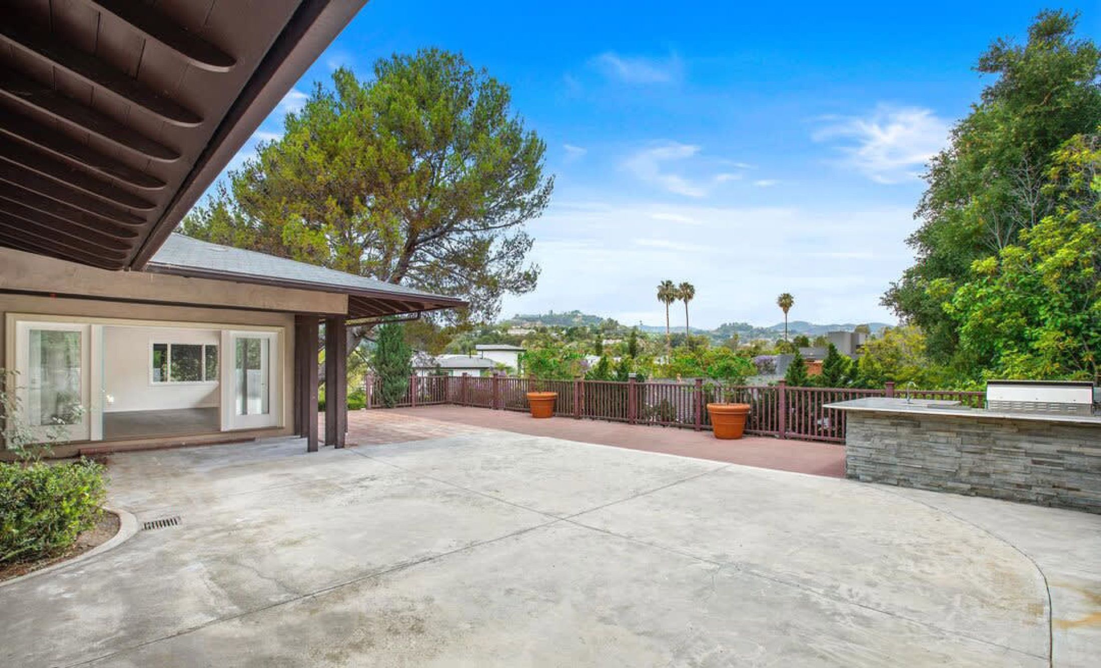 1300 Allenford Ave, Brentwood, photograph 3 of the Carolwood Estates listing