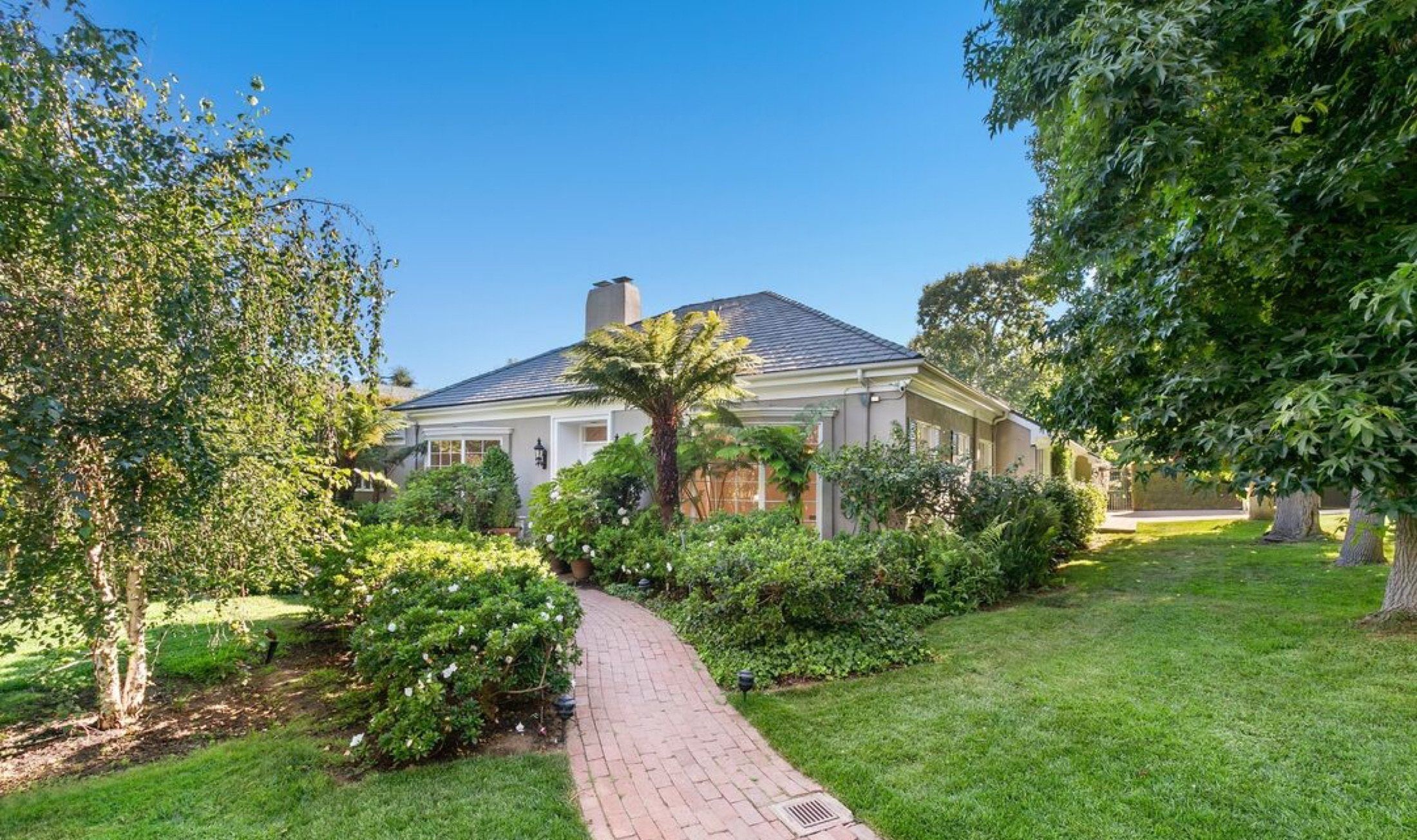 201 S Bristol Ave, Los Angeles, photograph 4 of the Carolwood Estates listing
