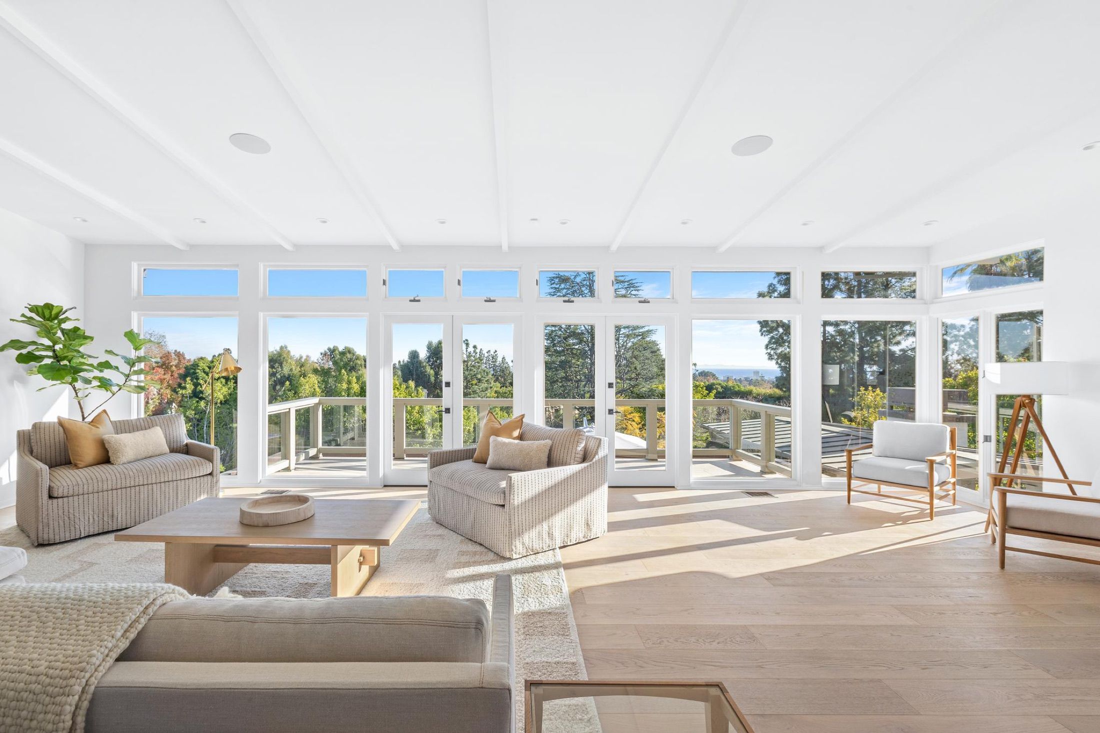 1514 Sorrento Dr, Pacific Palisades, photograph 4 of the Carolwood Estates listing