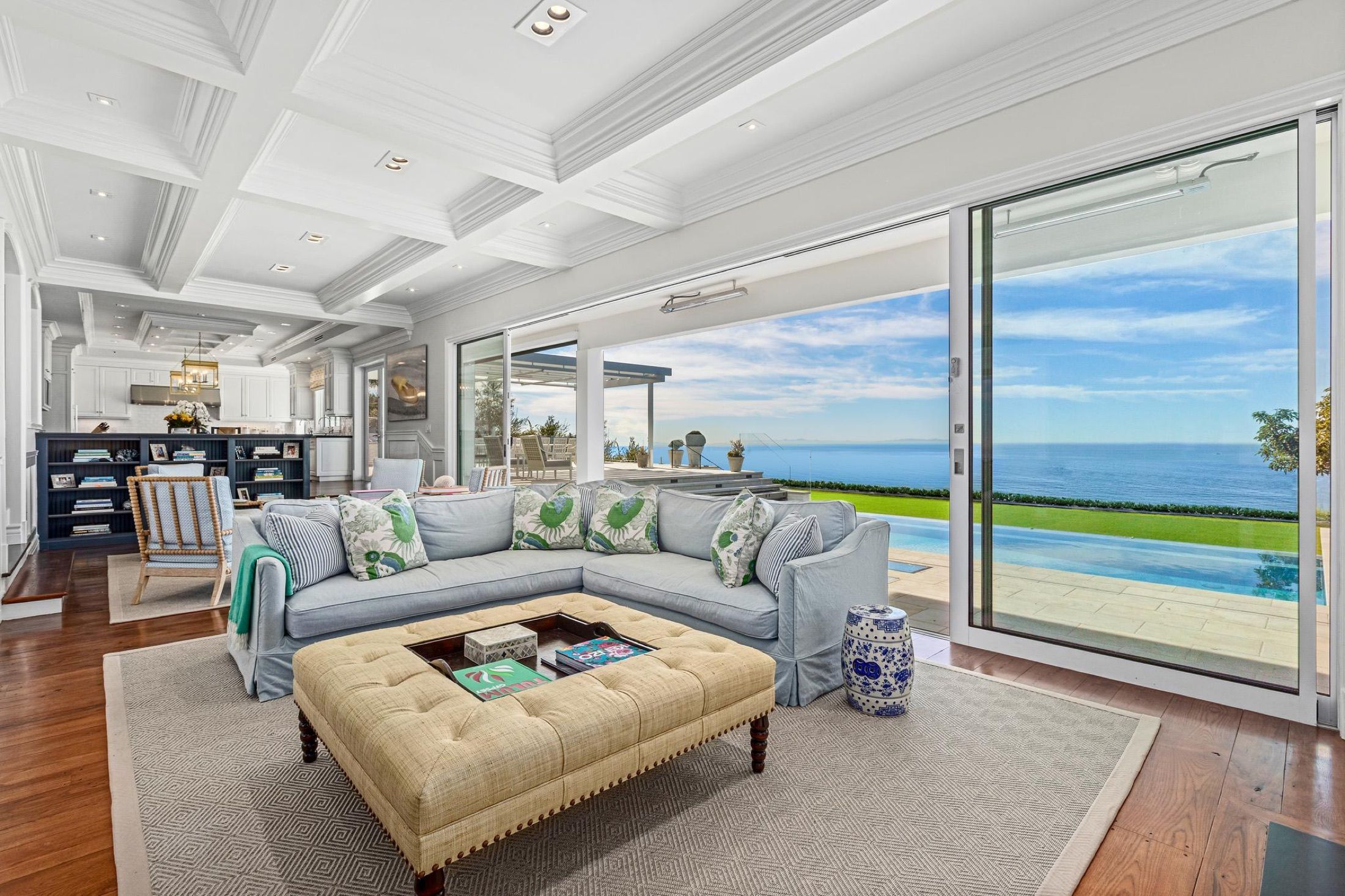15000 Corona Del Mar, Pacific Palisades, photograph 4 of the Carolwood Estates listing