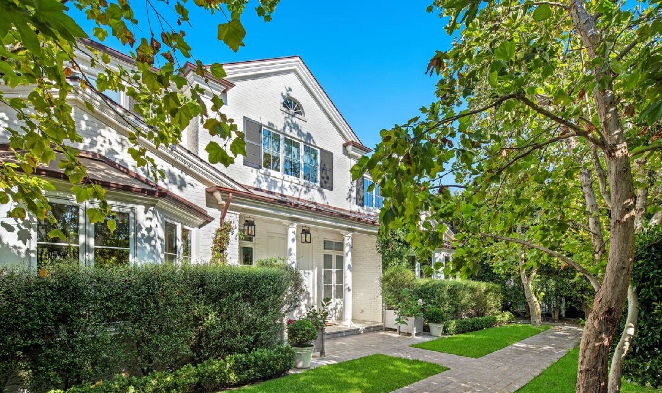 1172 Napoli Dr, Pacific Palisades, photograph 4 of the Carolwood Estates listing