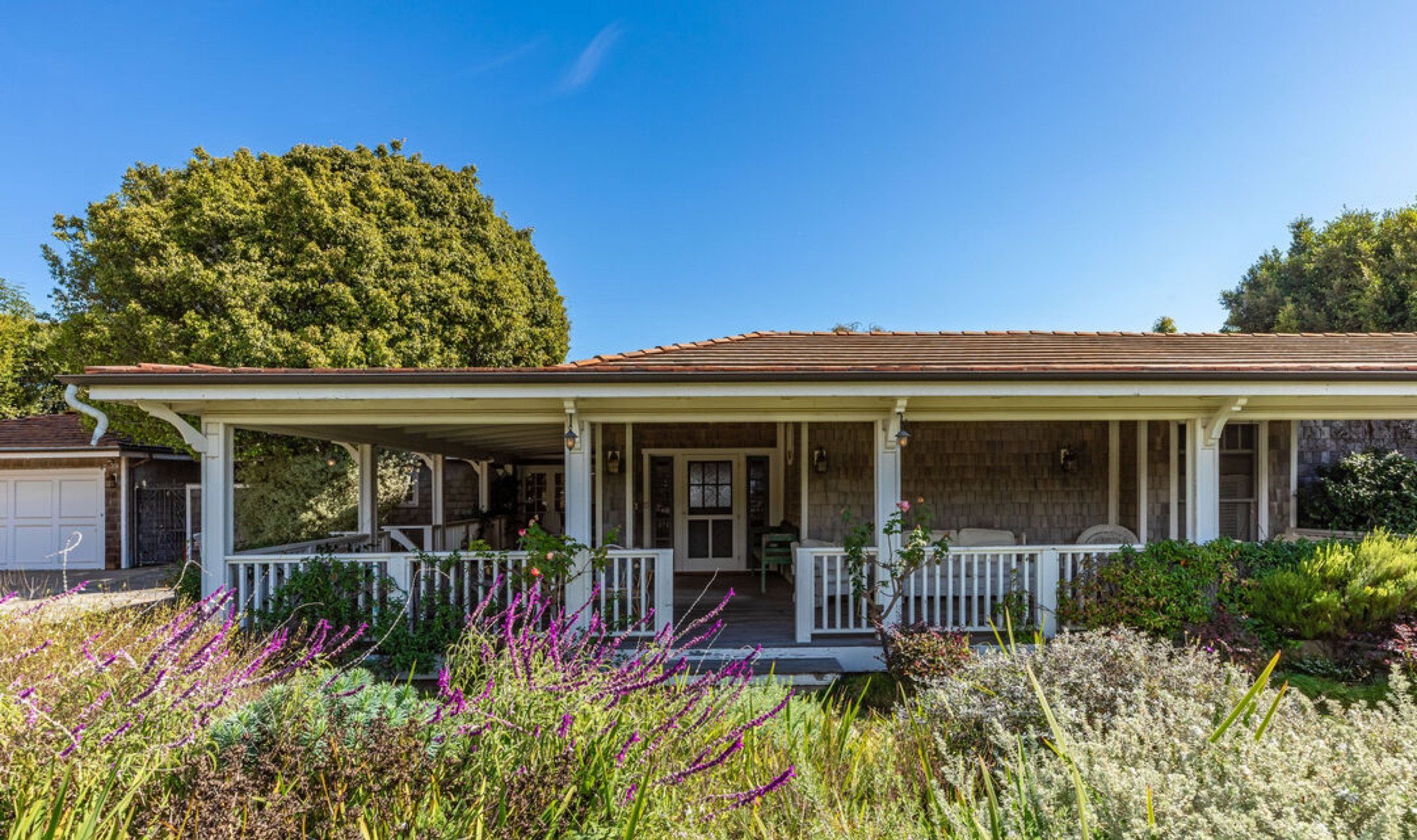 1580 San Remo Dr, Pacific Palisades, photograph 4 of the Carolwood Estates listing