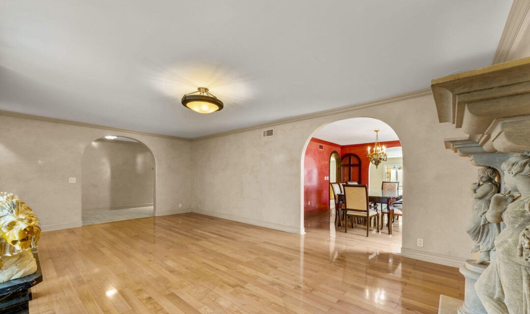 6138 Maryland Dr, Los Angeles, photograph 4 of the Carolwood Estates listing