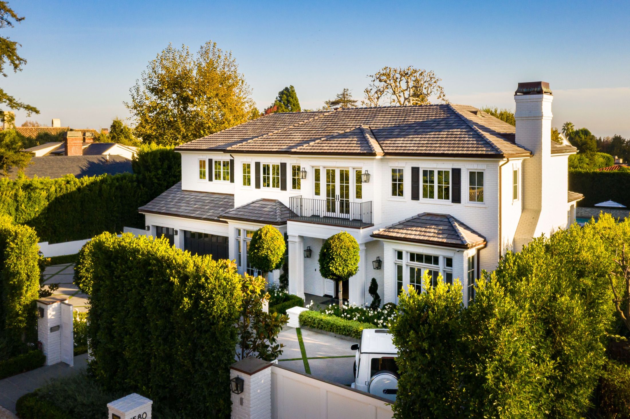 1580 Sorrento Dr, Pacific Palisades, photograph 4 of the Carolwood Estates listing