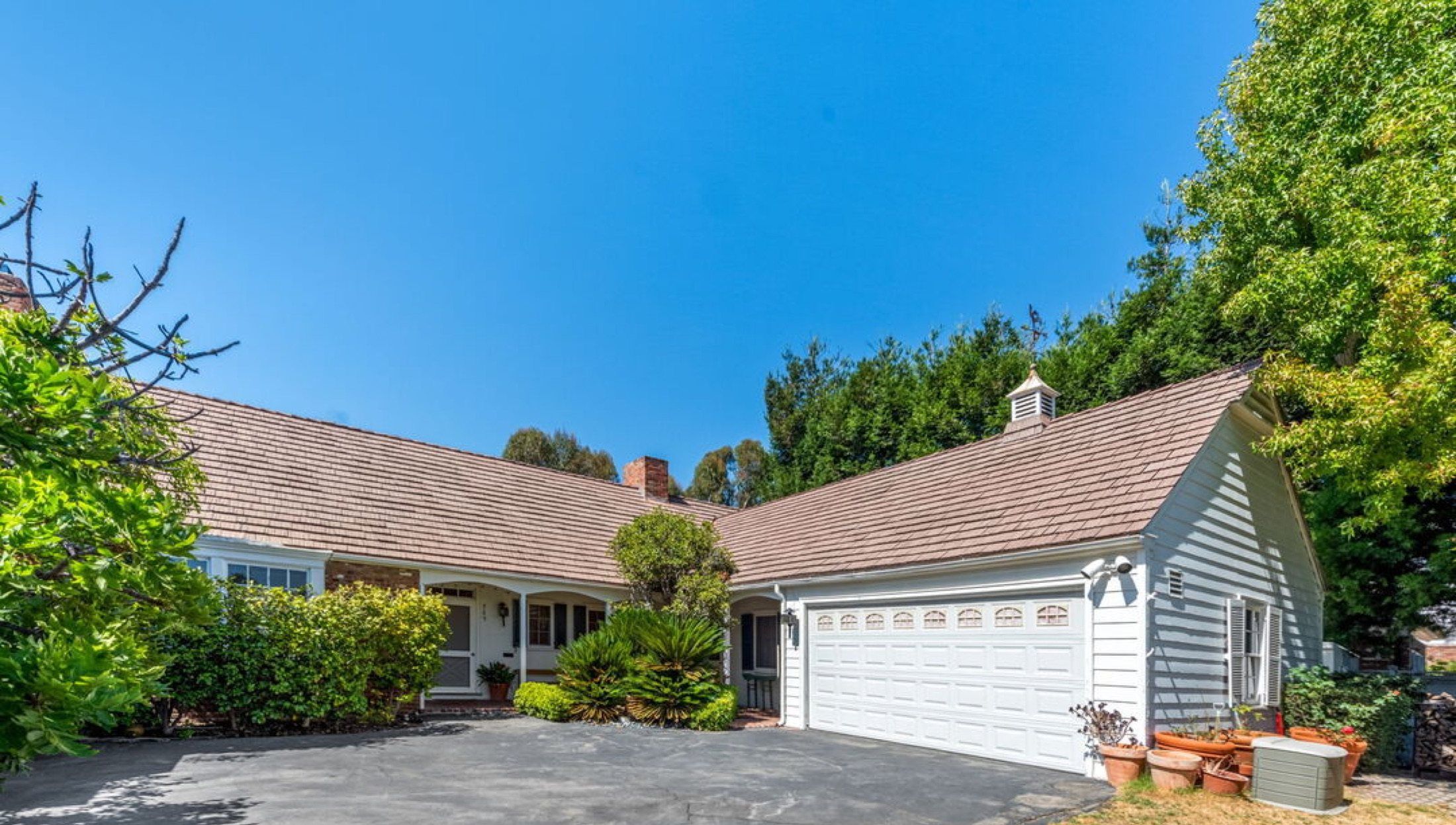 765 Amalfi Dr, Pacific Palisades, photograph 4 of the Carolwood Estates listing