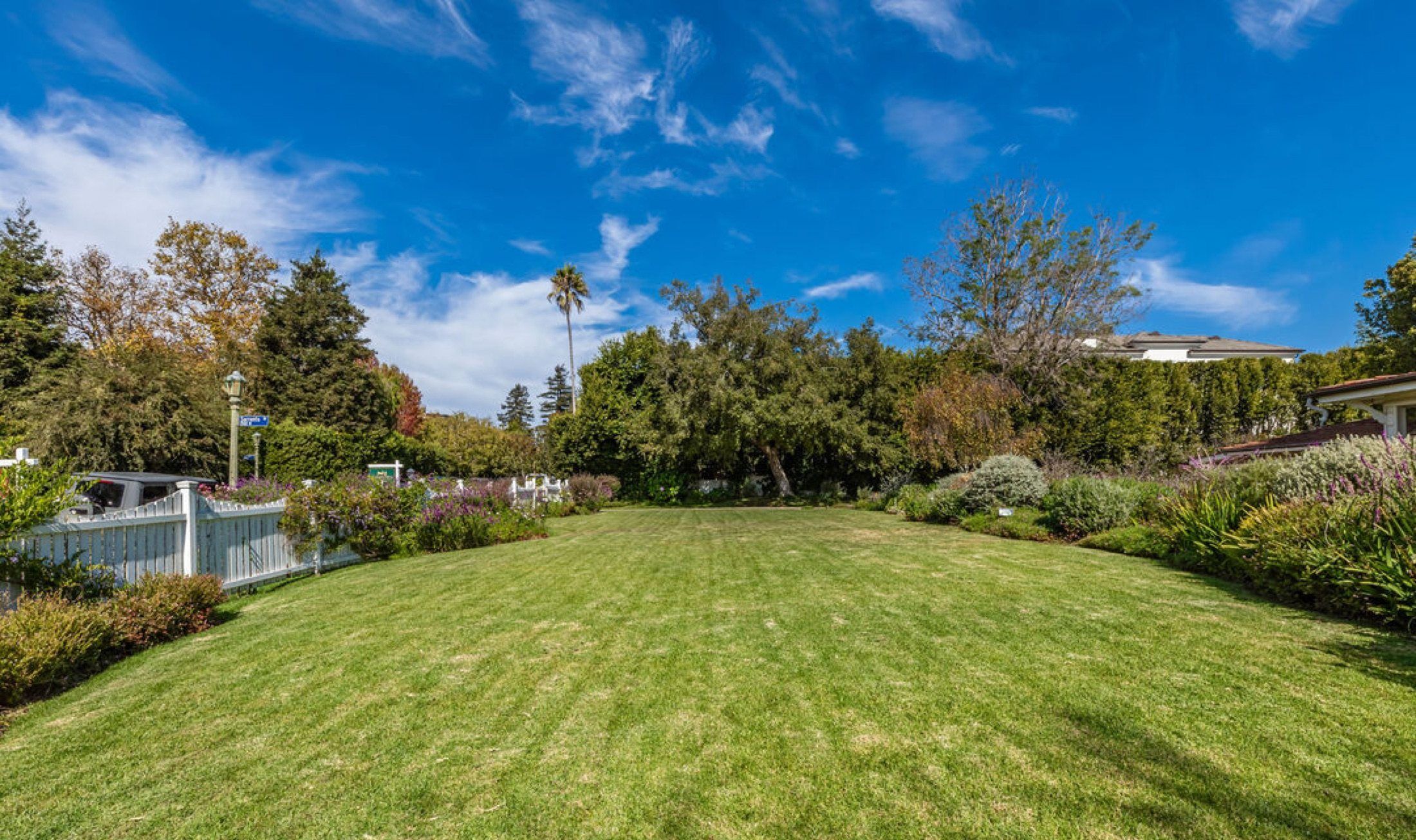 1580 San Remo Dr, Pacific Palisades, photograph 5 of the Carolwood Estates listing