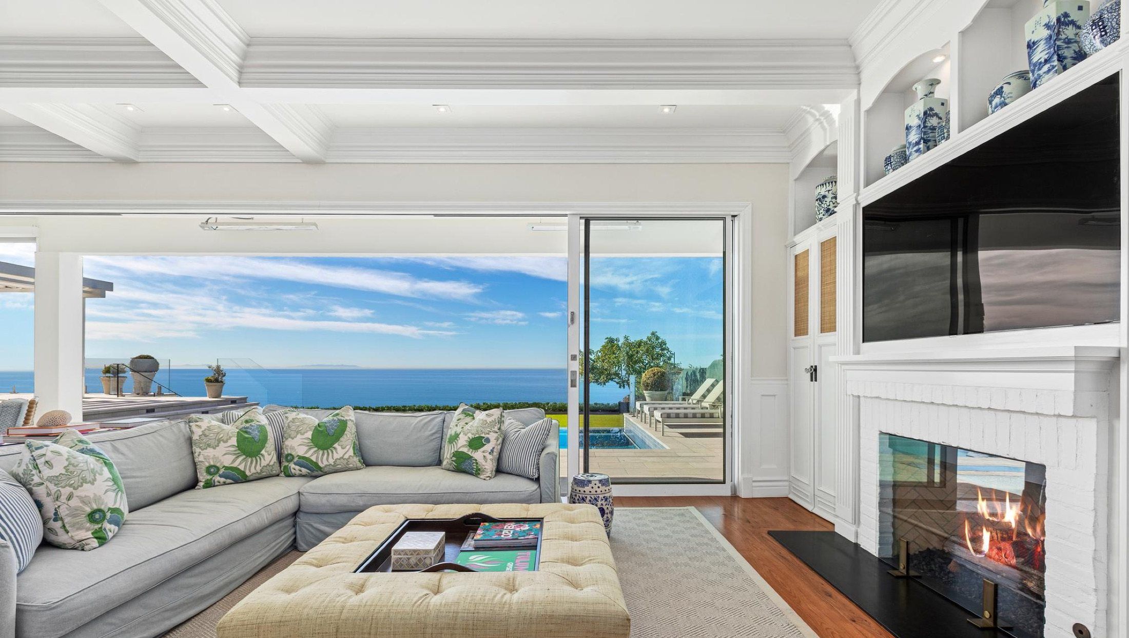 15000 Corona Del Mar, Pacific Palisades, photograph 5 of the Carolwood Estates listing
