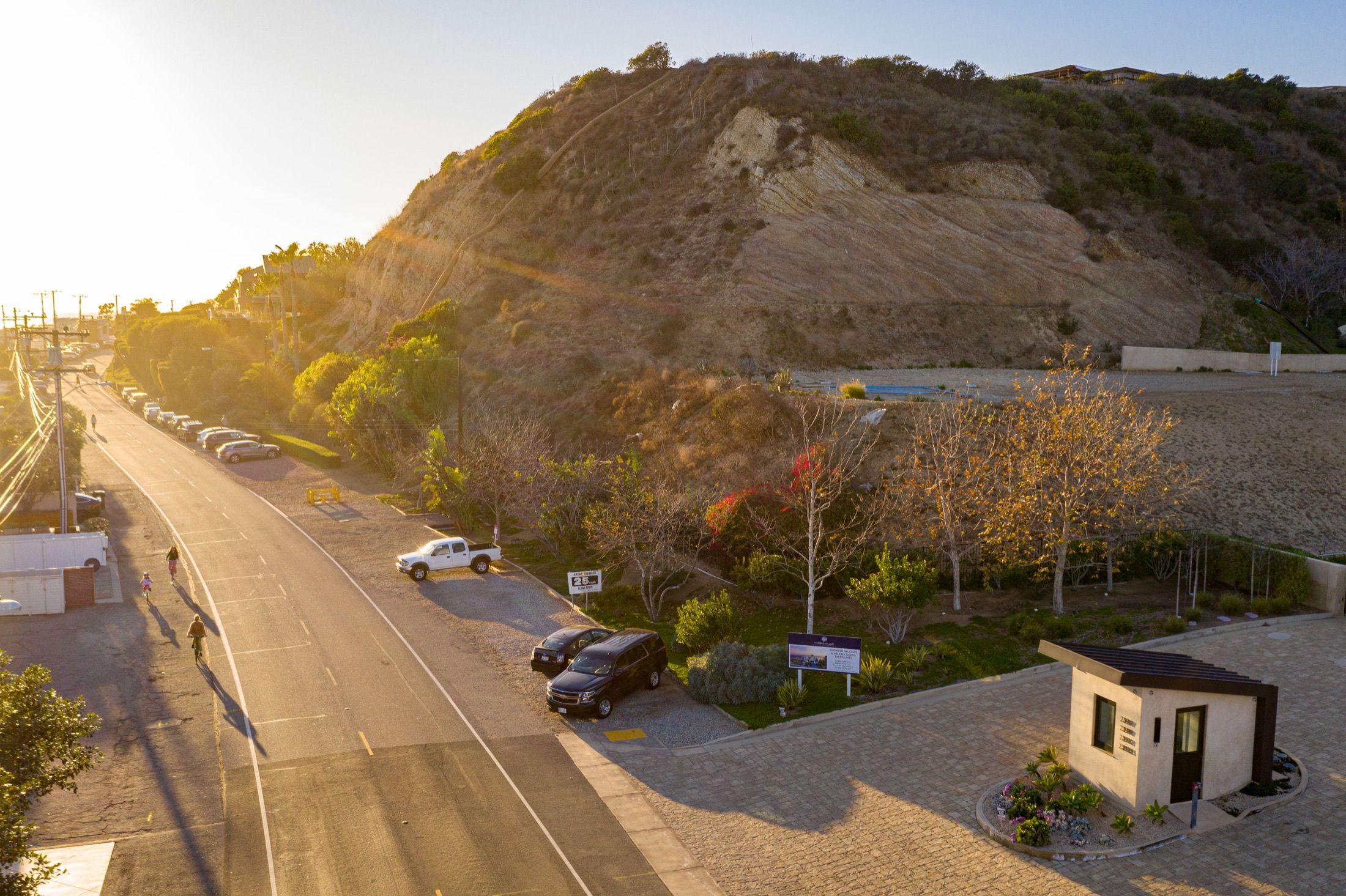 23917 Malibu Road, Malibu, photograph 5 of the Carolwood Estates listing