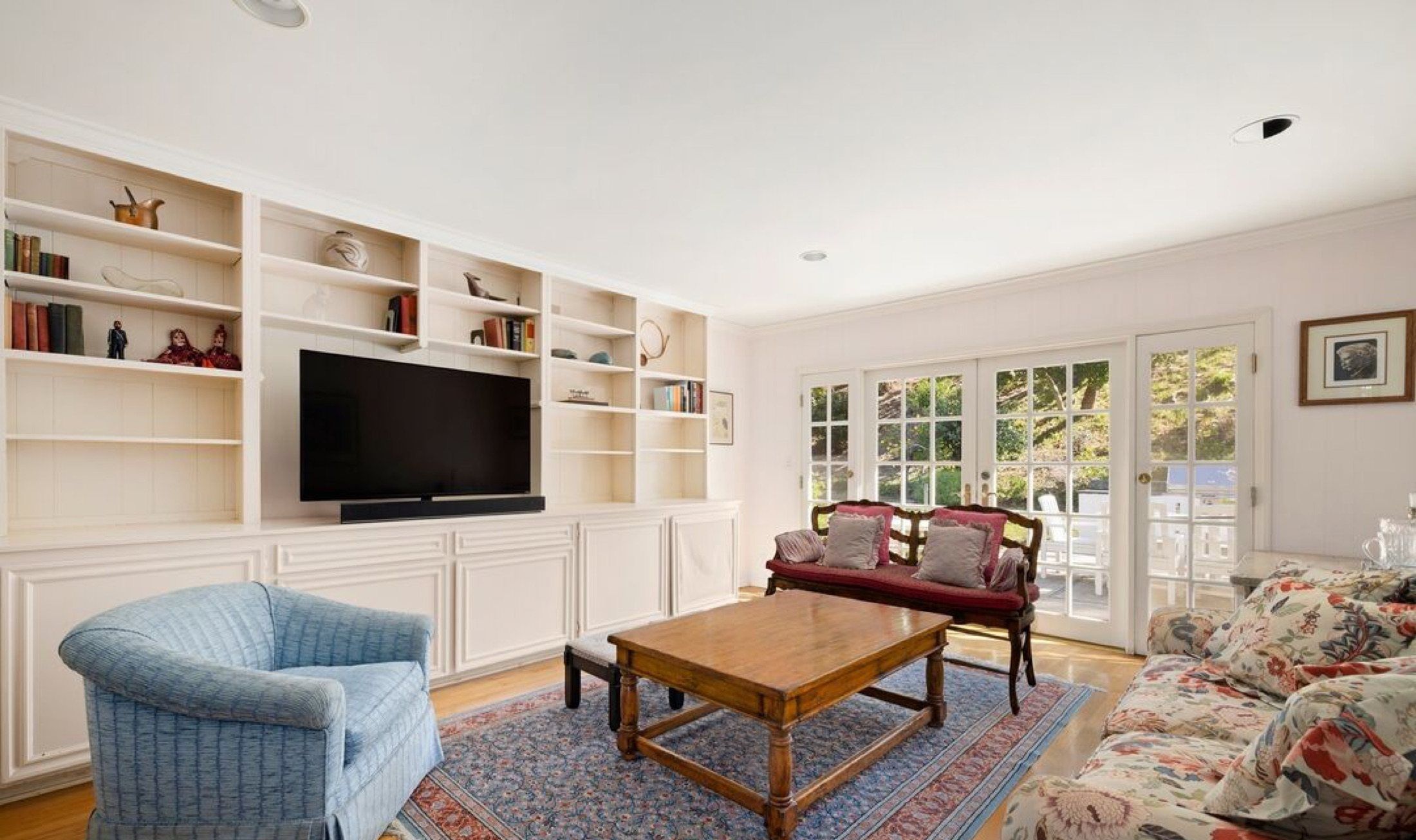 250 Surfview Dr, Pacific Palisades, photograph 5 of the Carolwood Estates listing