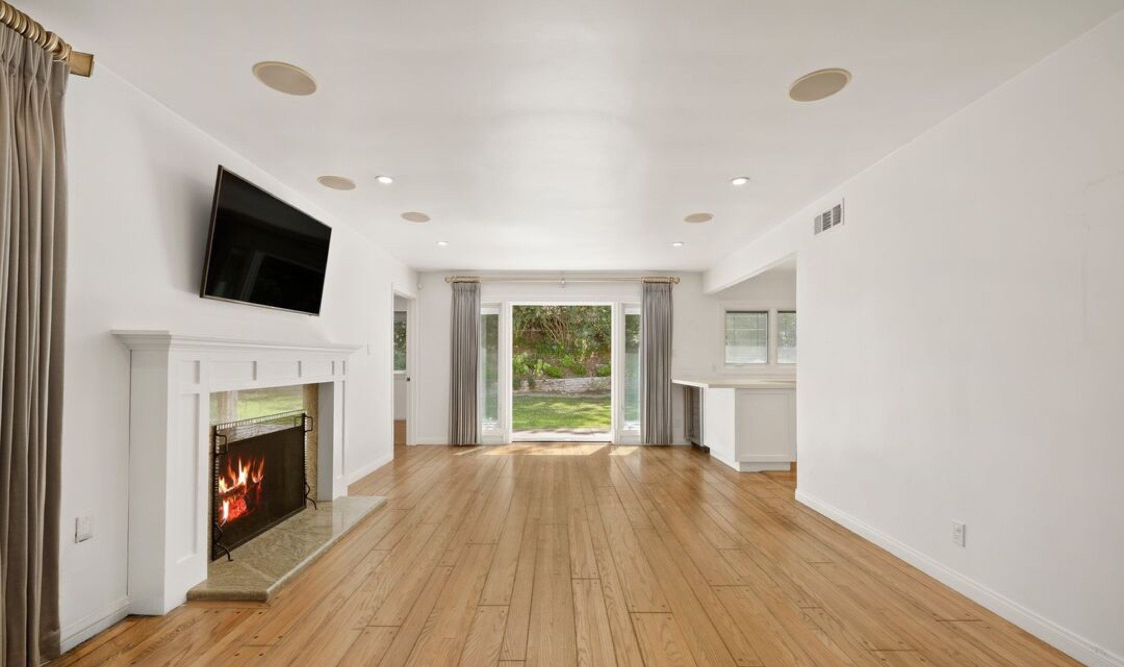 501 Cascada Way, Los Angeles, photograph 5 of the Carolwood Estates listing