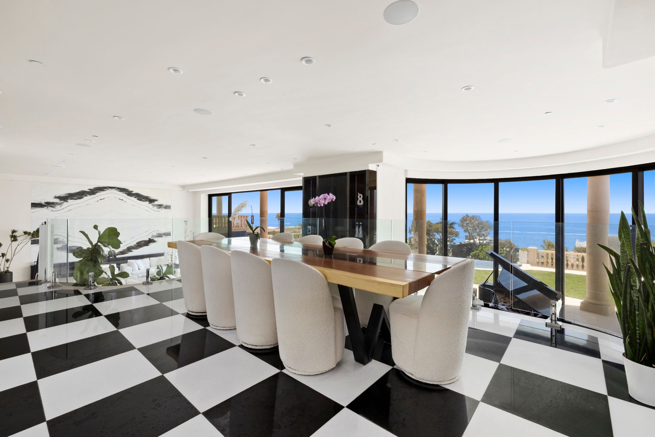 22435 Pacific Coast Hwy, Malibu, photograph 6 of the Carolwood Estates listing
