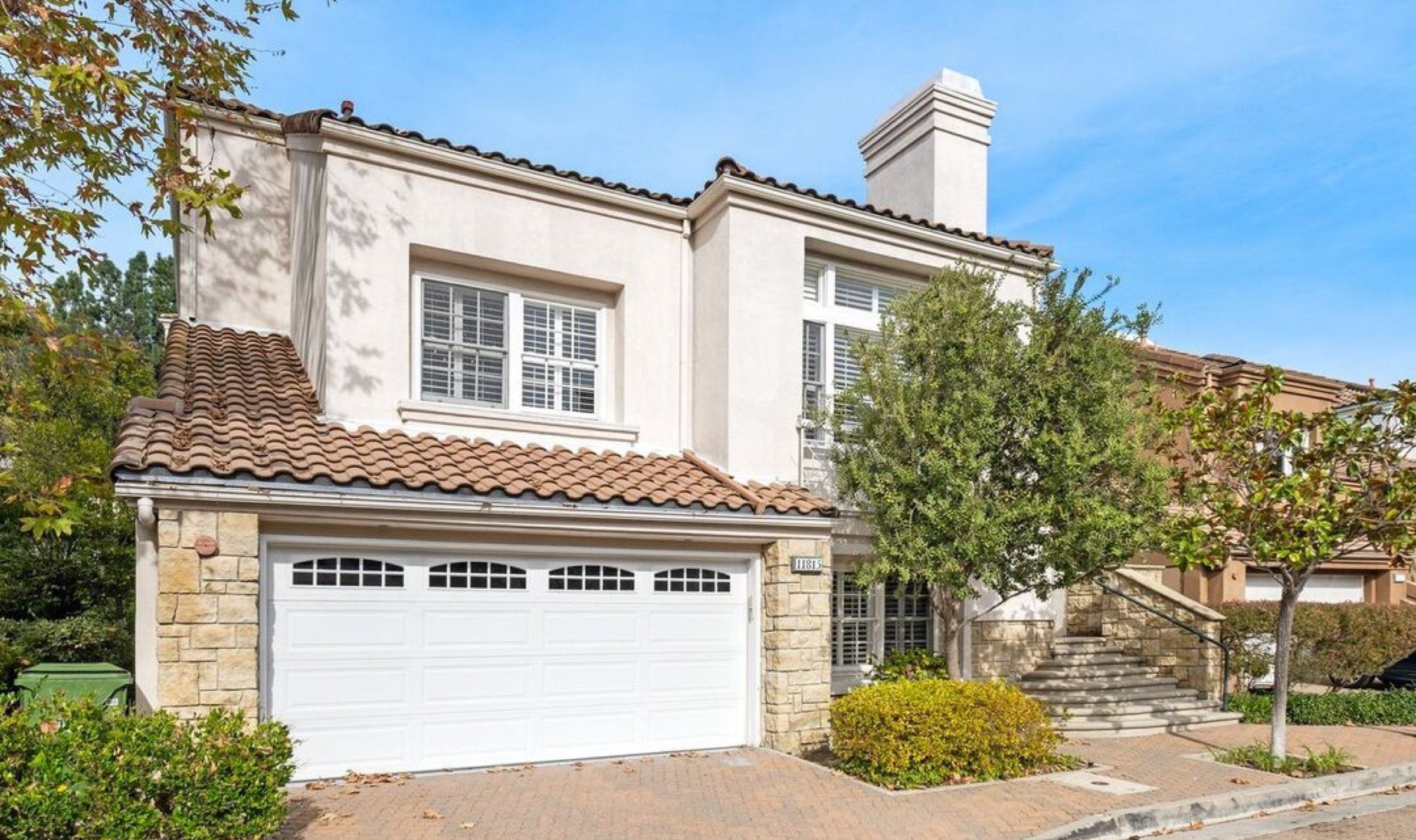 Interior or garden of 11815 Folkstone Ln, Los Angeles, a Carolwood Estates listing