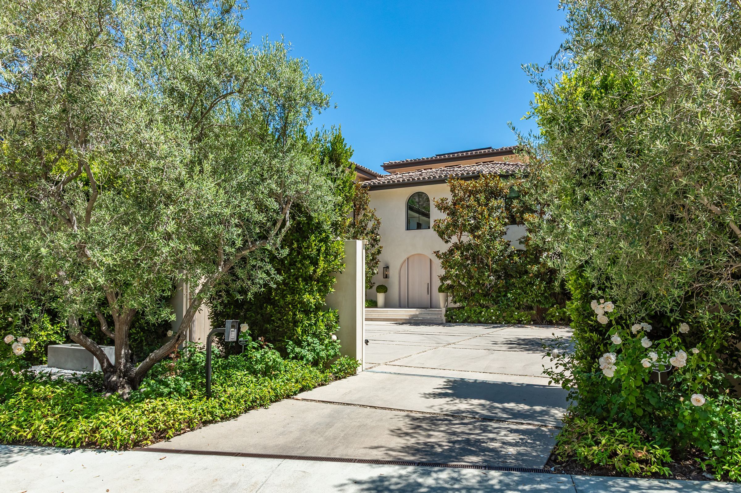 Interior or garden of 1362 Bella Oceana Vis, Pacific Palisades, a Carolwood Estates listing