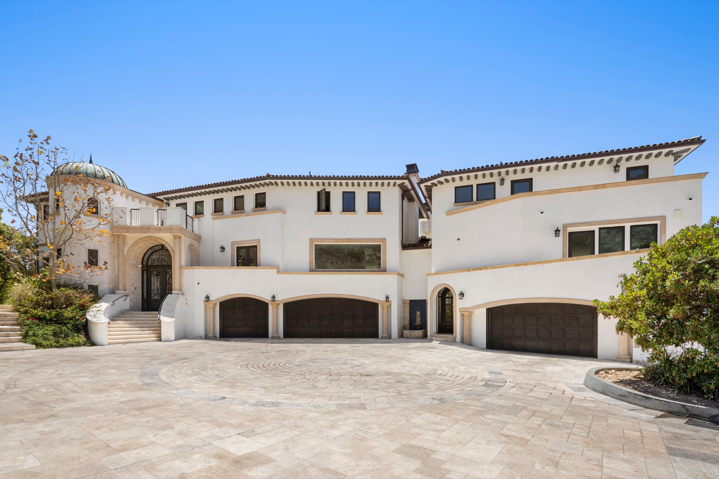 Exterior of 22435 Pacific Coast Hwy, Malibu, a Carolwood Estates listing