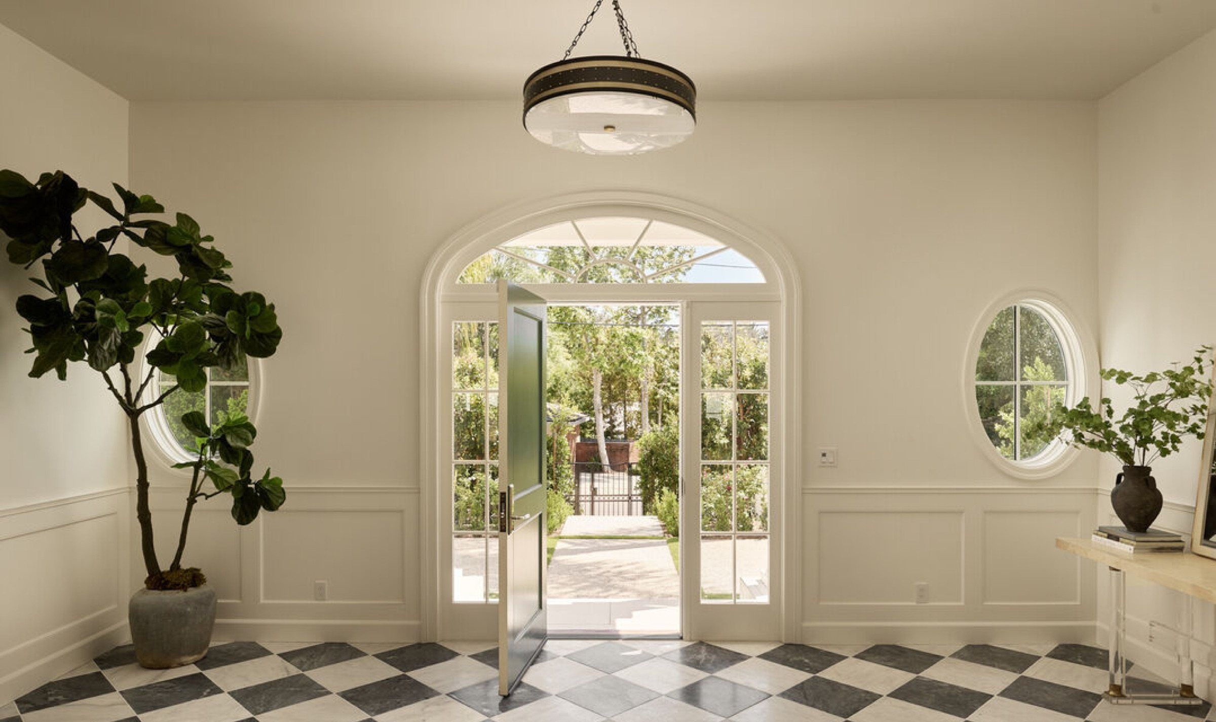 Interior or garden of 31 Oakmont Dr, Los Angeles, a Carolwood Estates listing