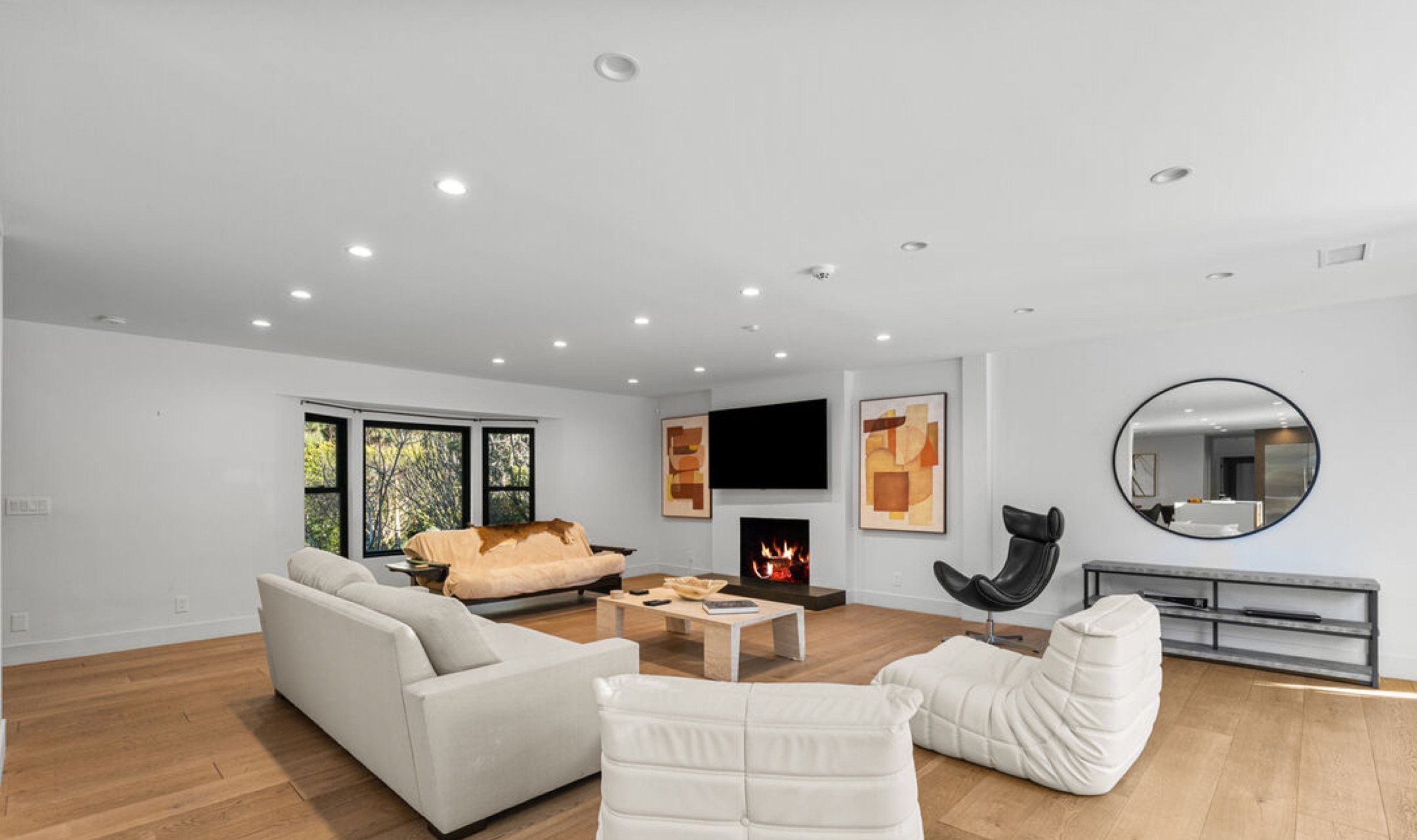 Interior or garden of 343 Veteran Ave, Los Angeles, a Carolwood Estates listing