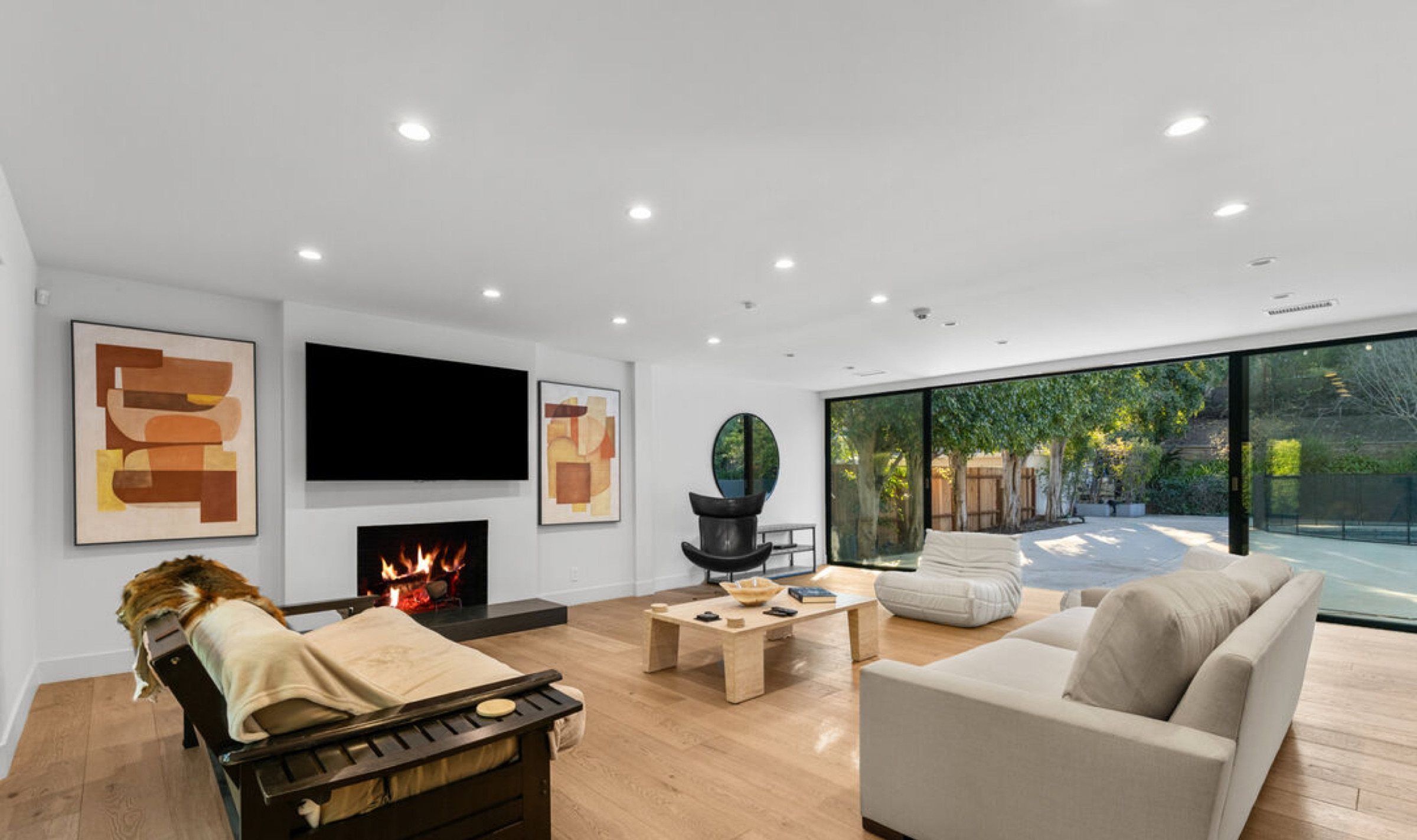 Interior or garden of 343 Veteran Ave, Los Angeles, a Carolwood Estates listing
